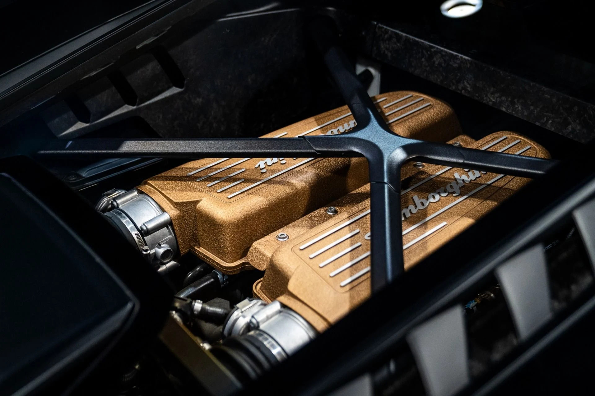 mph038_2776074228_Used_2018_Lamborghini_Huracan_LP_640_4_Performante_Ad_Personam_Paint_and_Interior_Massive_Sticker_1769147980_d8a1cae319