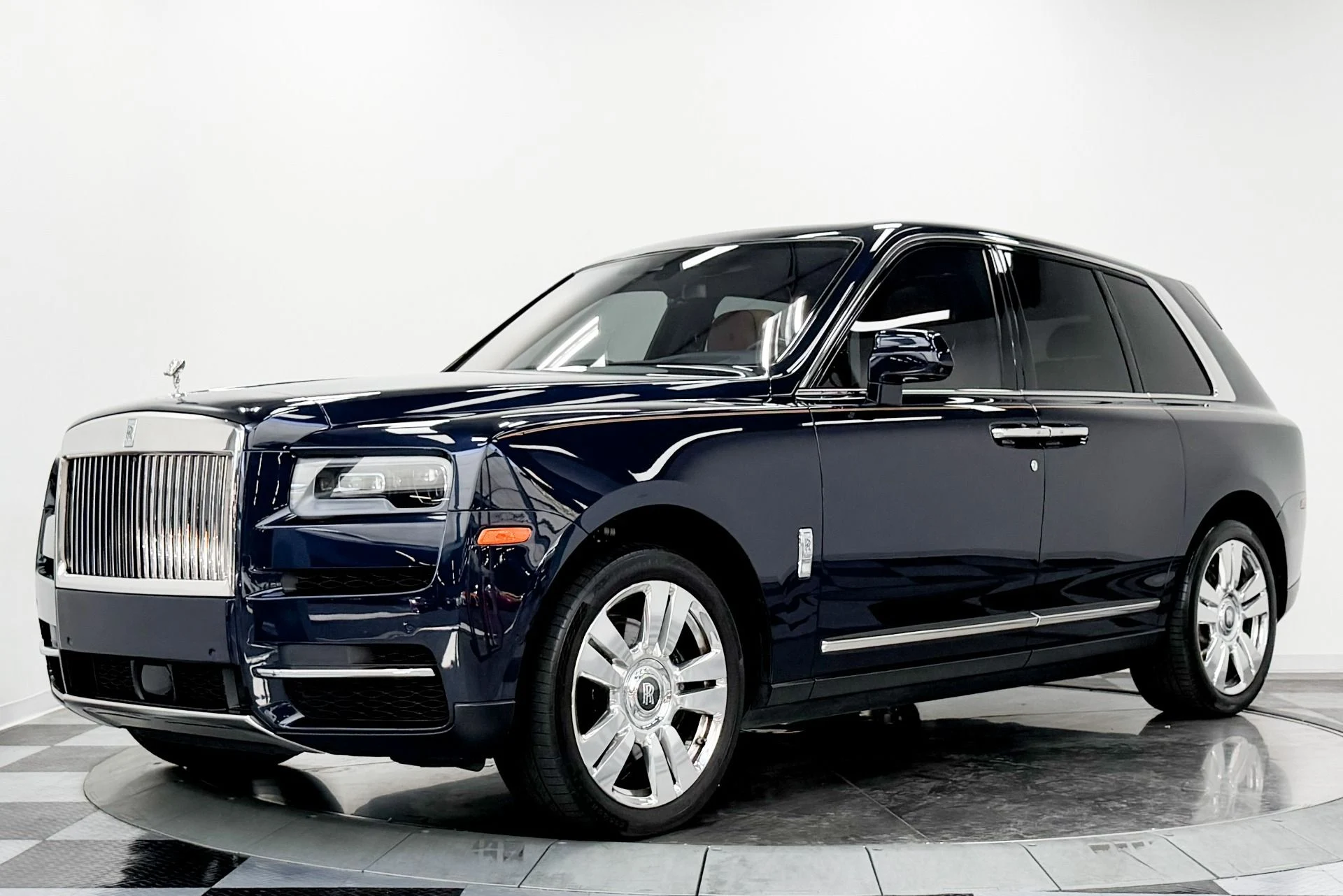 mph038_2777779940_Used_2020_Rolls_Royce_Cullinan_Rear_Theatre_Configuration_Bespoke_Audio_Picnic_Tables_1785529076_be21fc3407