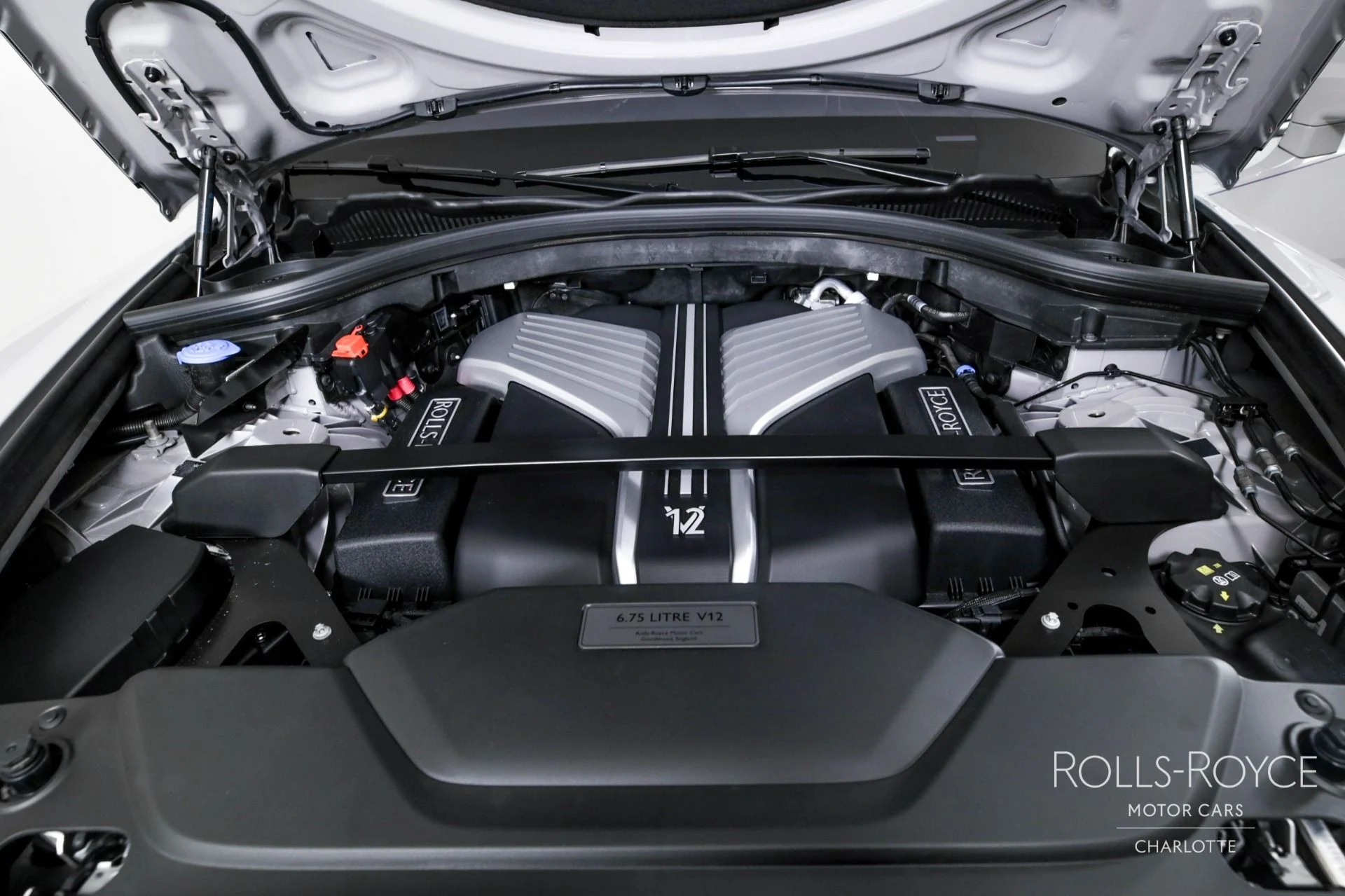 mph038_2780157714_Used_2025_Rolls_Royce_Cullinan_1734039433_0e1b76c6d2
