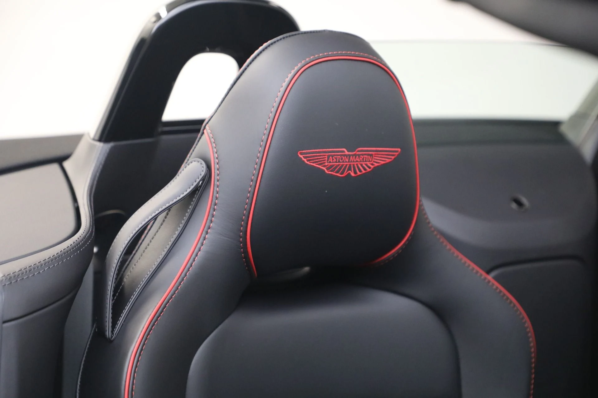 mph038_2785175181_New_2026_Aston_Martin_Vantage_Roadster_1768253307_7641eae256