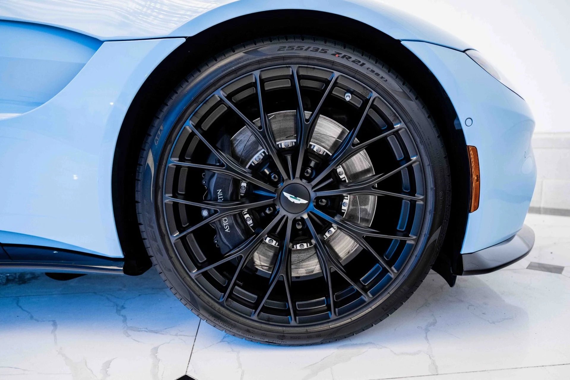 mph038_2791517426_Used_2023_Aston_Martin_Vantage_V8_Coupe_1699283559_9aedb679f4