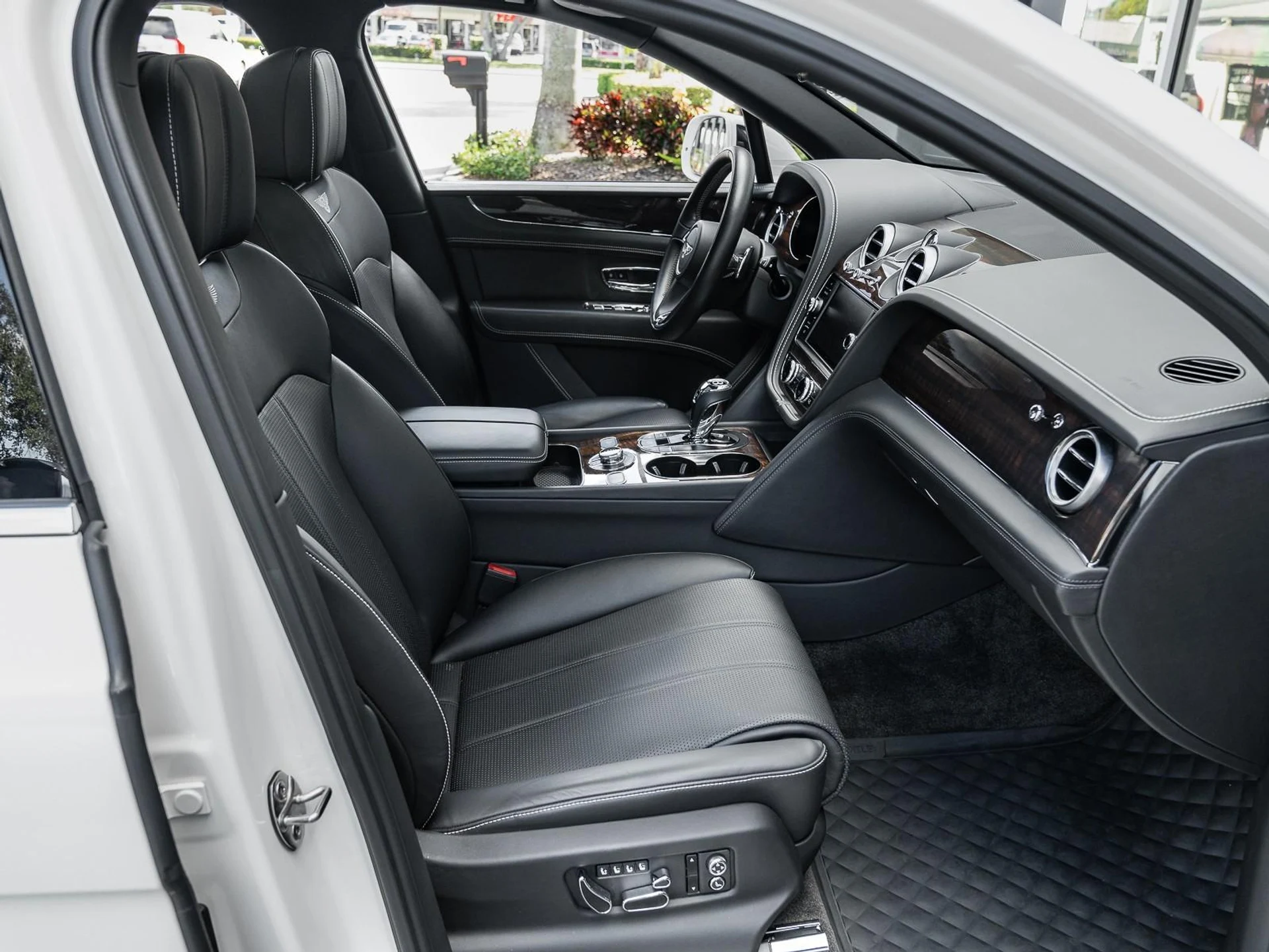 mph038_2792020346_Used_2018_Bentley_Bentayga_W12_Signature_1761171419_6fec958a97