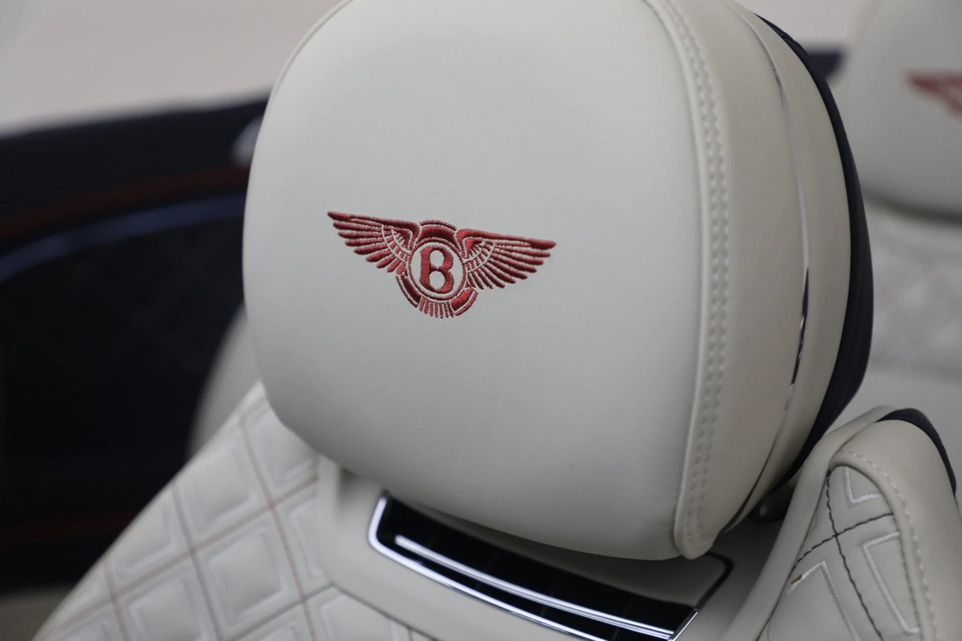 mph038_2793902233_Used_2022_Bentley_Continental_GTC_V8_1774912131_3f1892317a