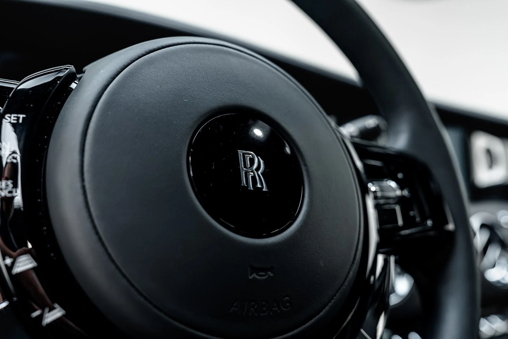 mph038_2805212389_Used_2022_Rolls_Royce_Ghost_1784162823_6cfdf722e1