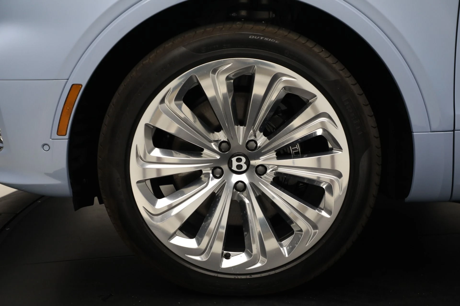 mph038_2815383313_New_2025_Bentley_Bentayga_Azure_V8_ffbbefb0ac