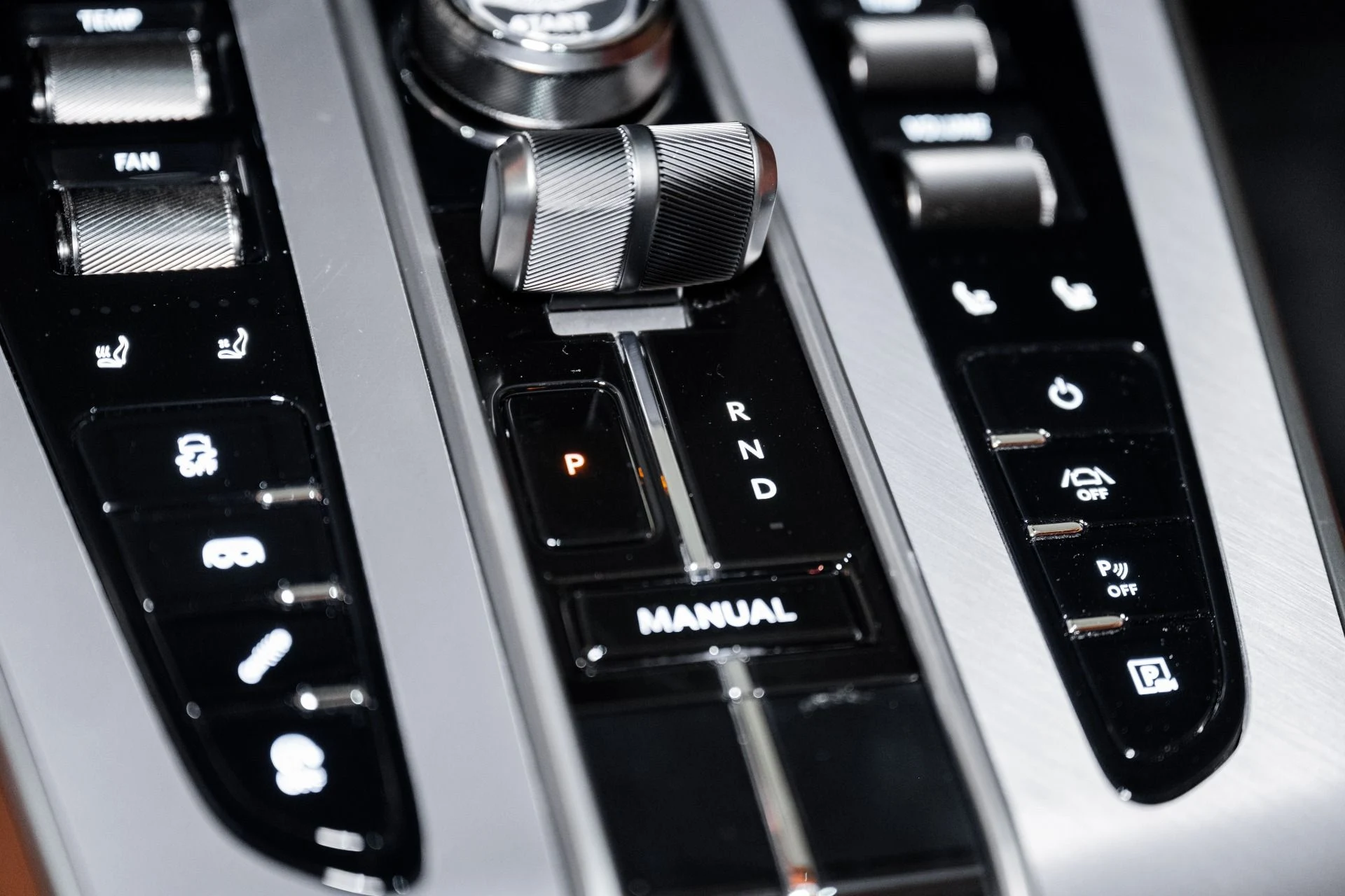 mph038_2830568238_Used_2025_Aston_Martin_Vanquish_1751745767_df26f94a0a