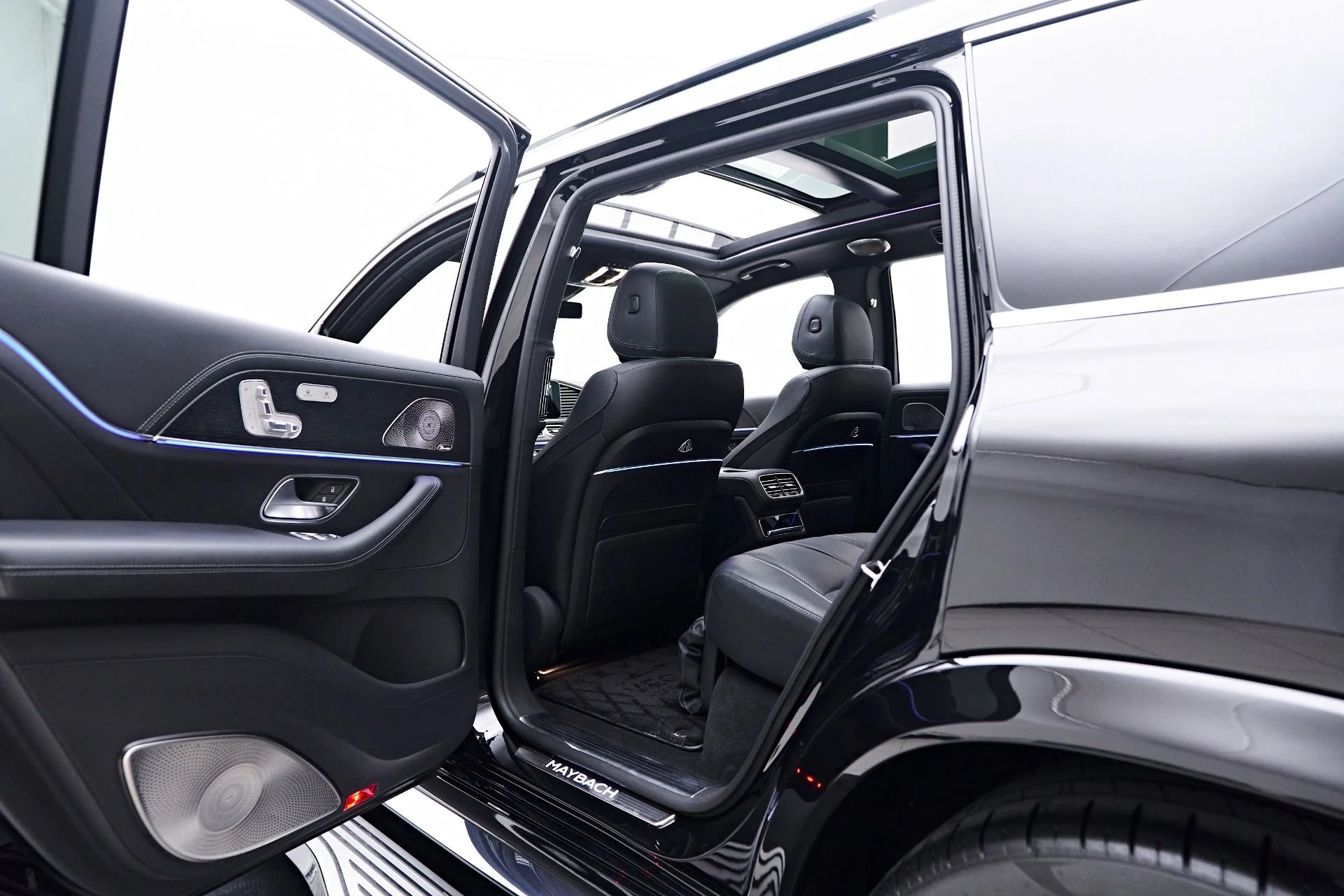 mph038_283276100_Used_2022_Mercedes_Benz_GLS_Maybach_GLS_600_1747446181_df6abcc91d