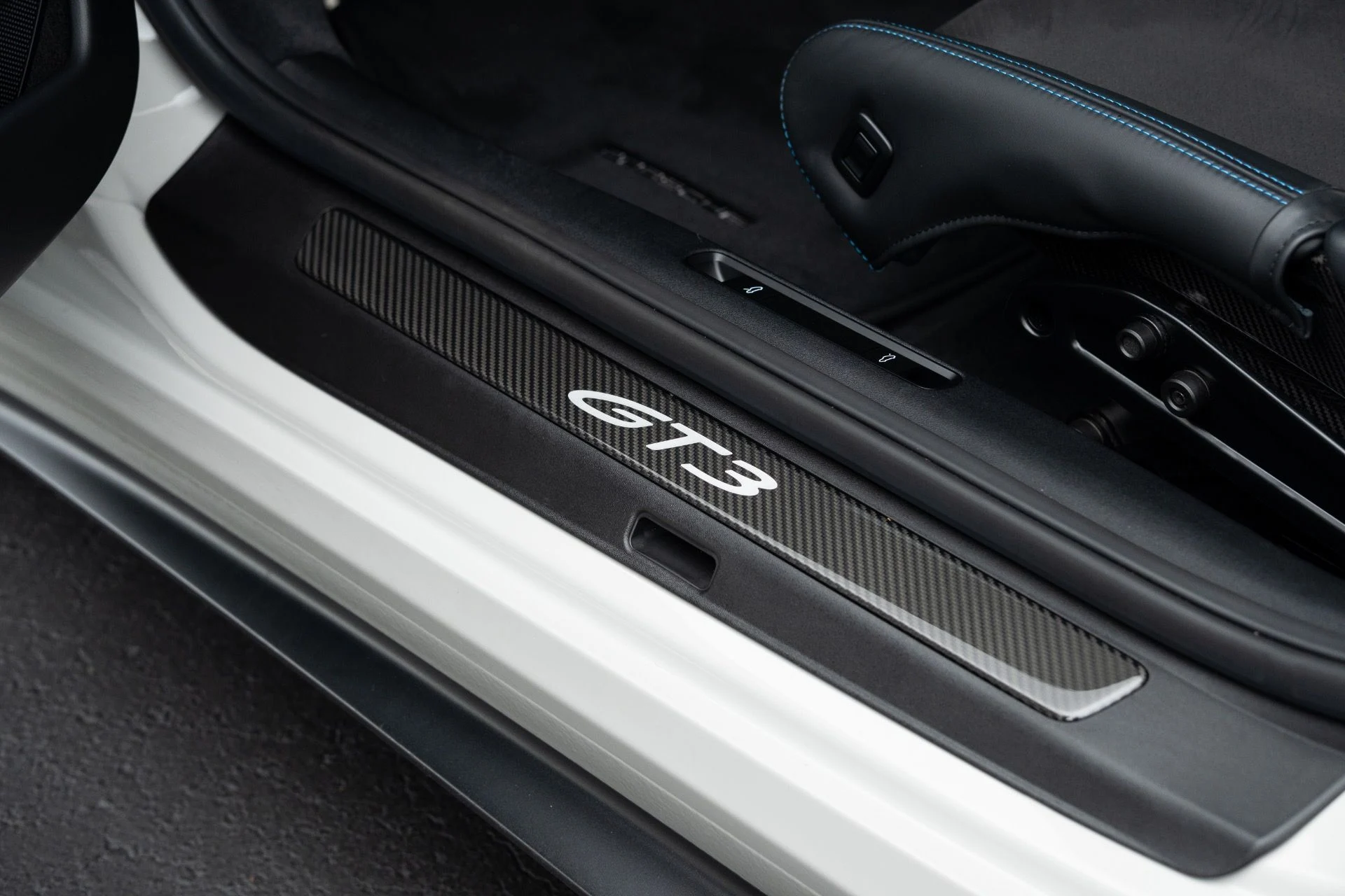 mph038_2870263315_Used_2024_Porsche_911_GT_3_1768339122_98b4642177