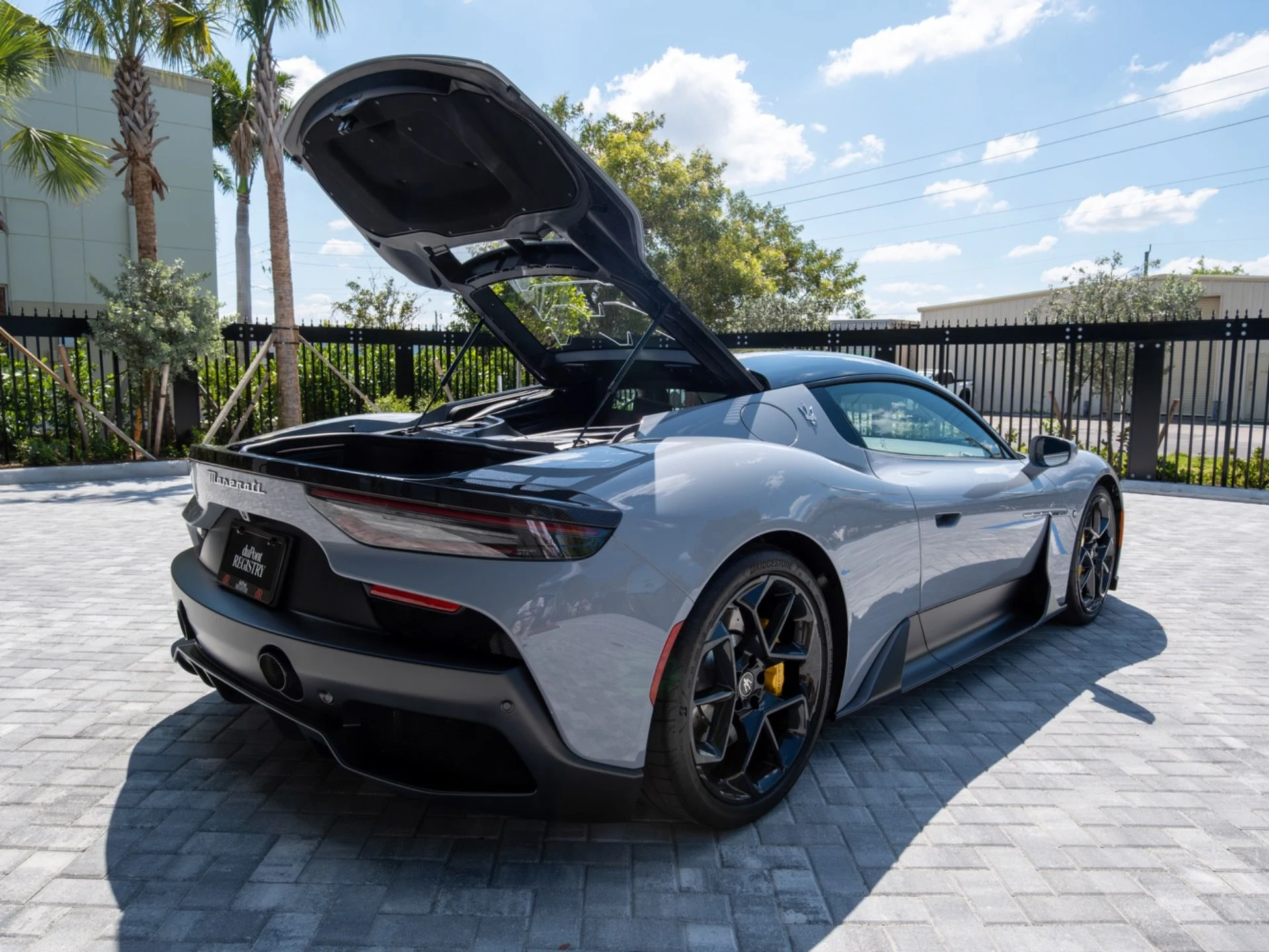 mph038_2871289330_Used_2023_Maserati_MC_20_1774904502_5e08e774e7