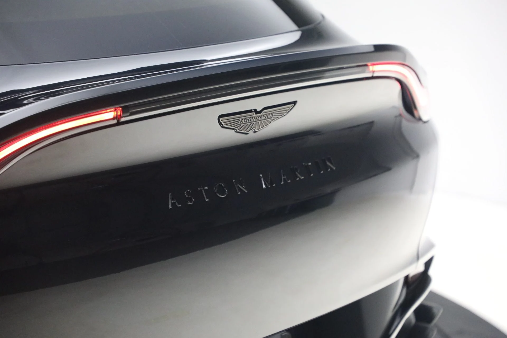 mph038_2897588890_New_2026_Aston_Martin_DBX_707_1767991901_f7837d0bcd
