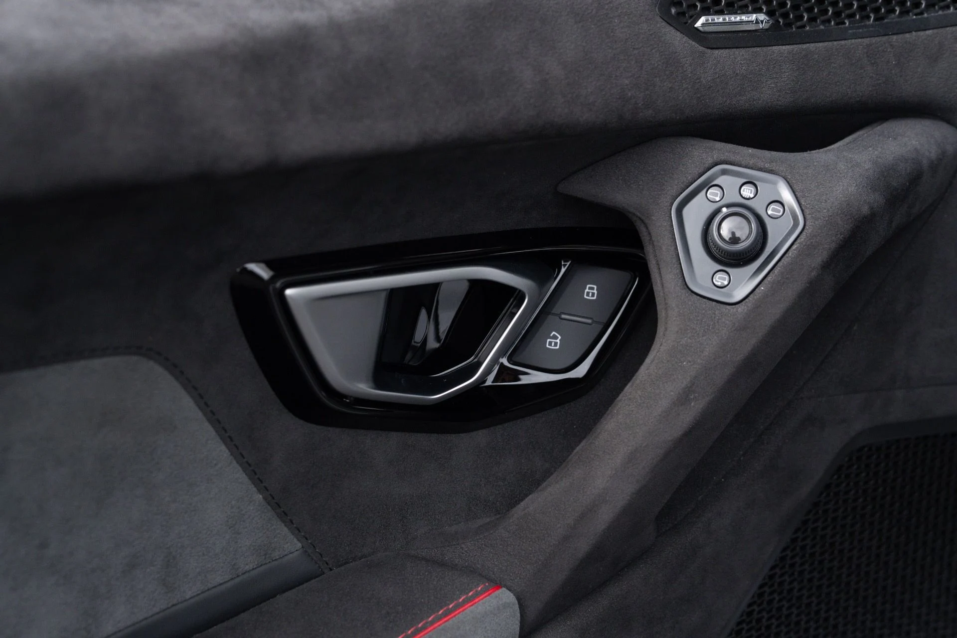 mph038_2900625092_Used_2024_Lamborghini_Huracan_Sterrato_1775279109_3a38bfb3c1