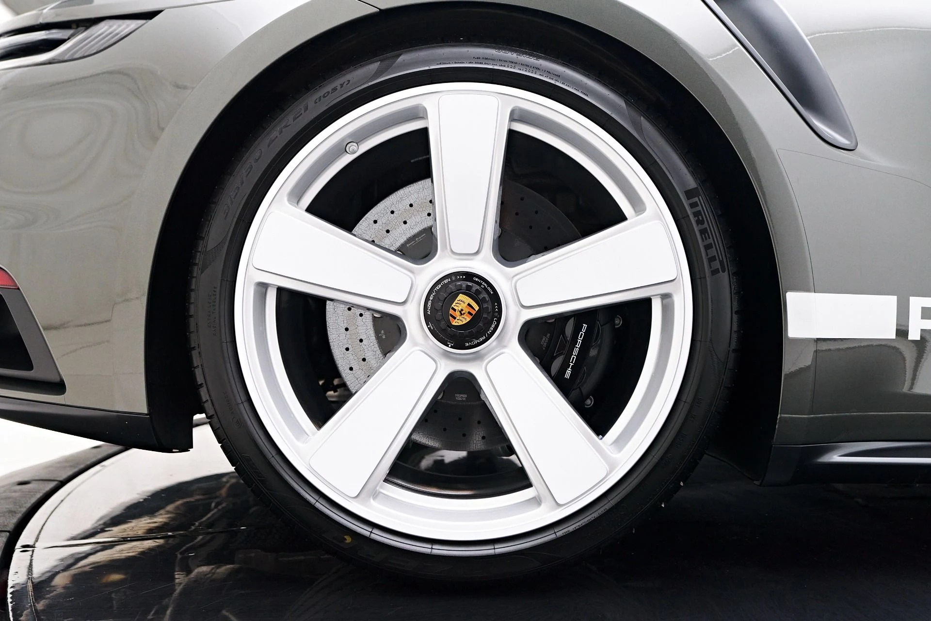 mph038_2900657653_Used_2025_Porsche_911_Turbo_1757541226_78359bff0f