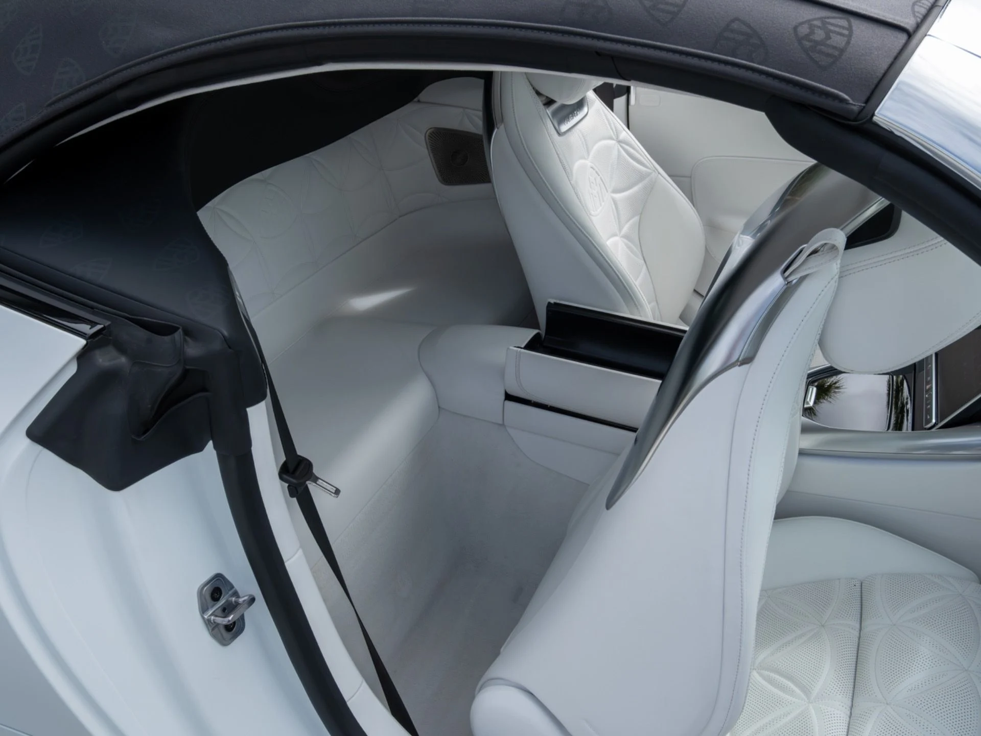 mph038_2909094561_Used_2026_Mercedes_Benz_SL_Maybach_SL_680_Monogram_Series_1775231662_0e3829c73a