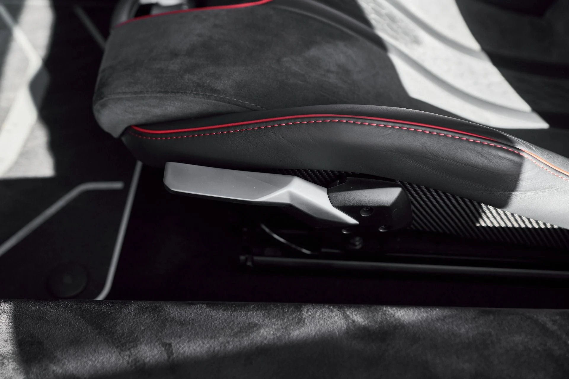 mph038_2918435920_Used_2023_Lamborghini_Huracan_Base_1764123593_1f098b1613