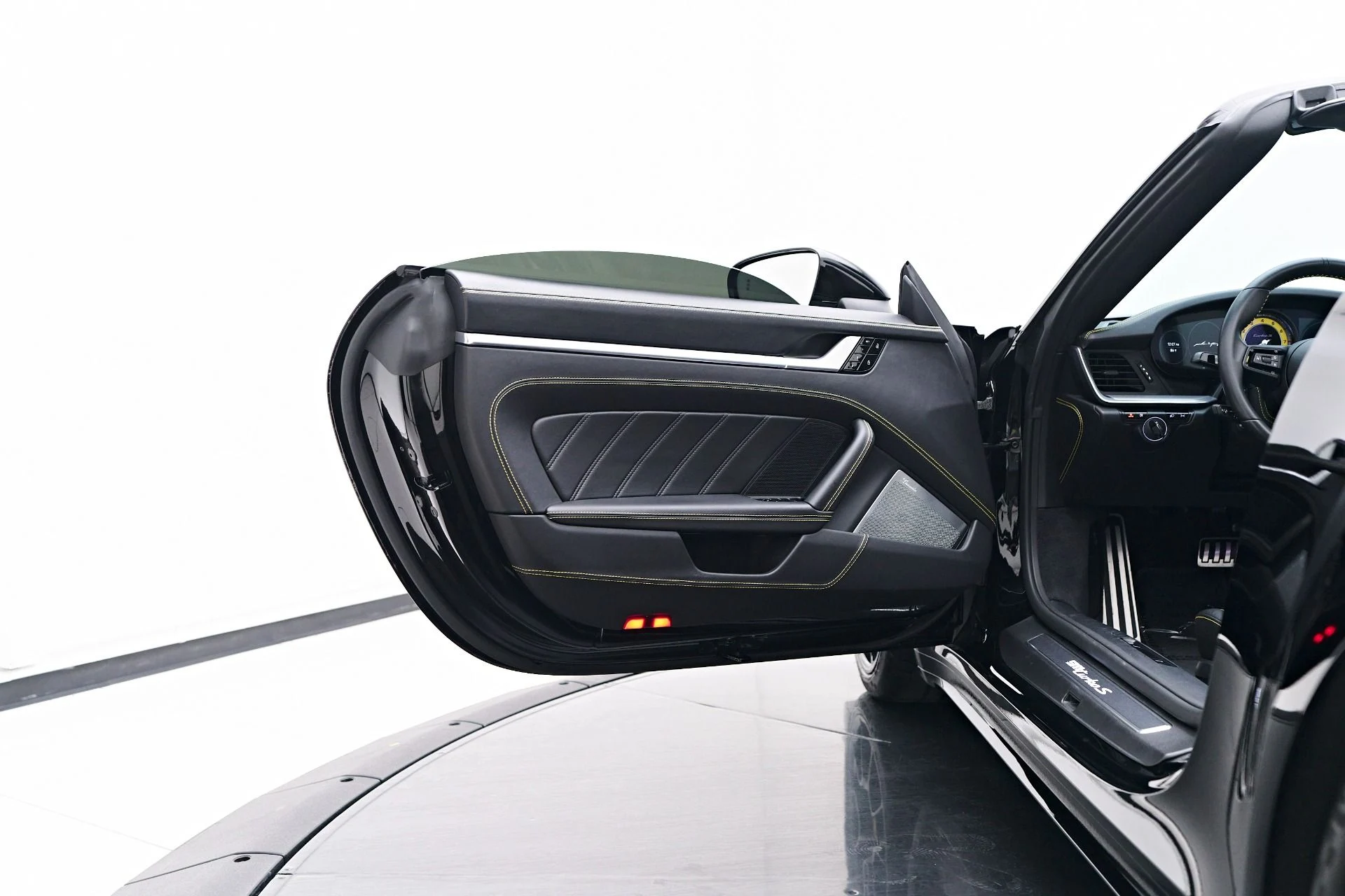 mph038_2924588085_Used_2021_Porsche_911_Turbo_S_1755568344_60377b40db