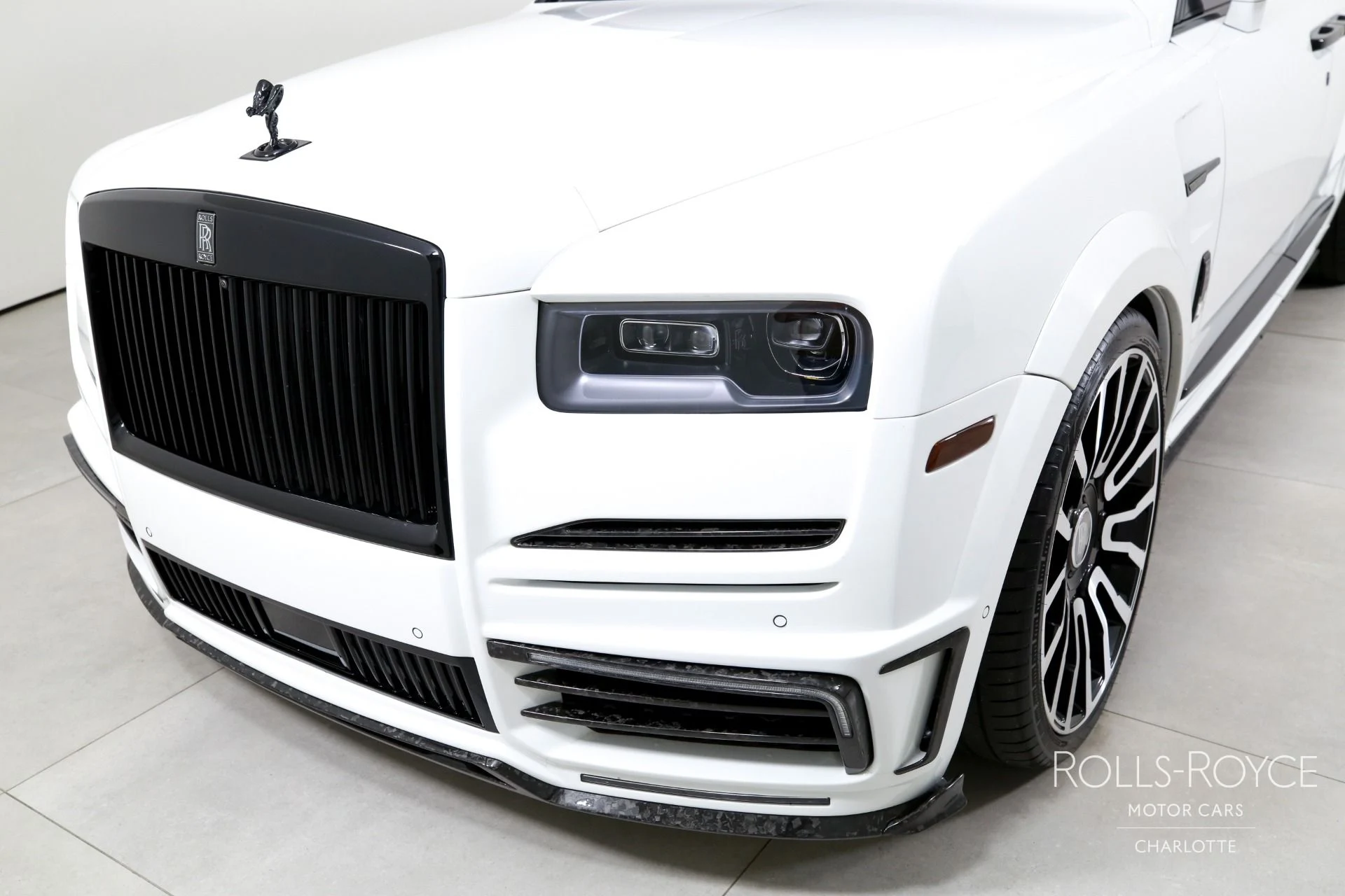 mph038_29253340_Used_2024_Rolls_Royce_Cullinan_1784324351_ecf783017a