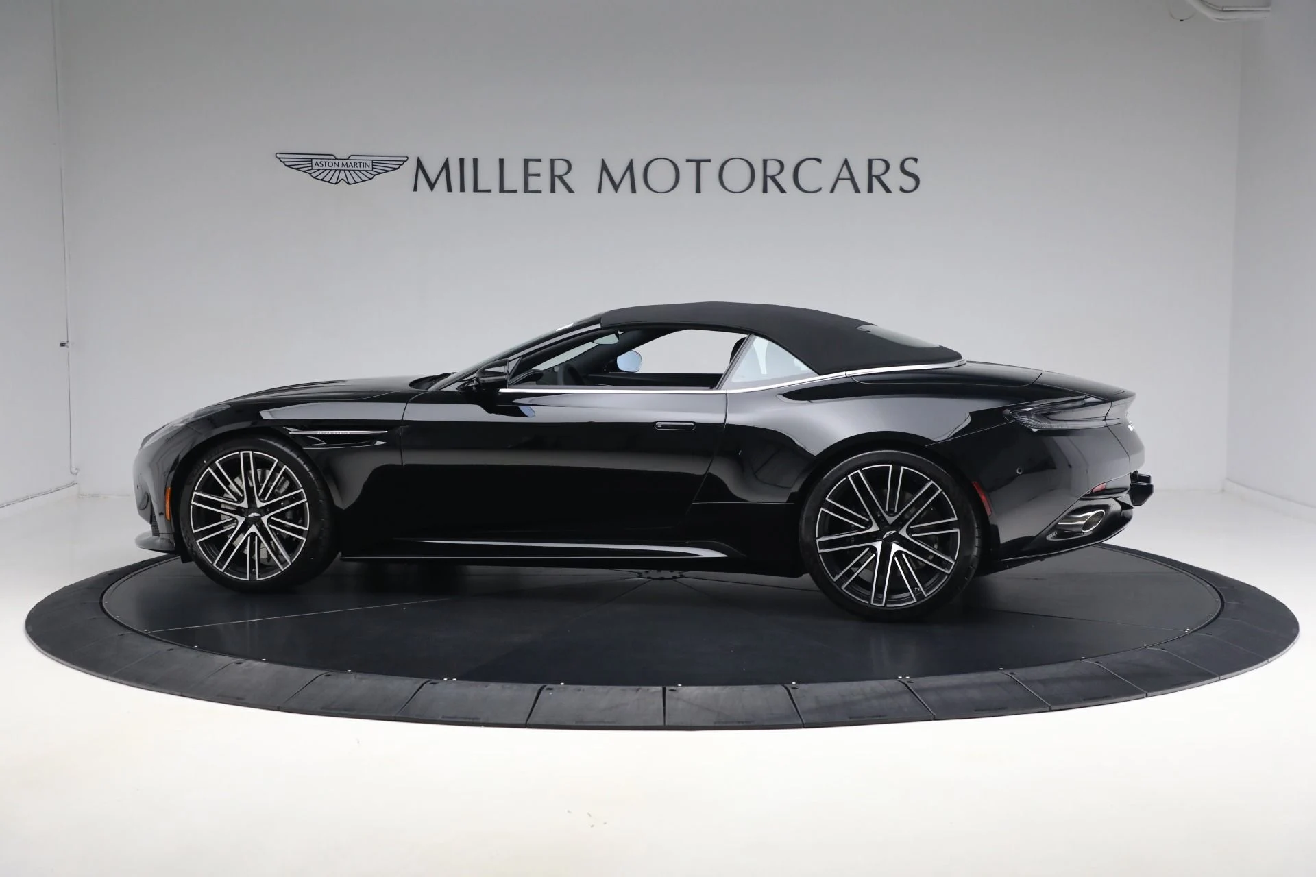 mph038_2944575323_New_2025_Aston_Martin_DB_12_Volante_14d6af1574
