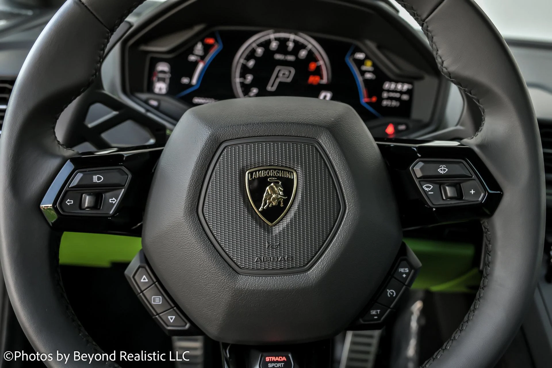 mph038_2959949342_Used_2024_Lamborghini_Huracan_EVO_Spyder_1759824963_bcb5cc1cca