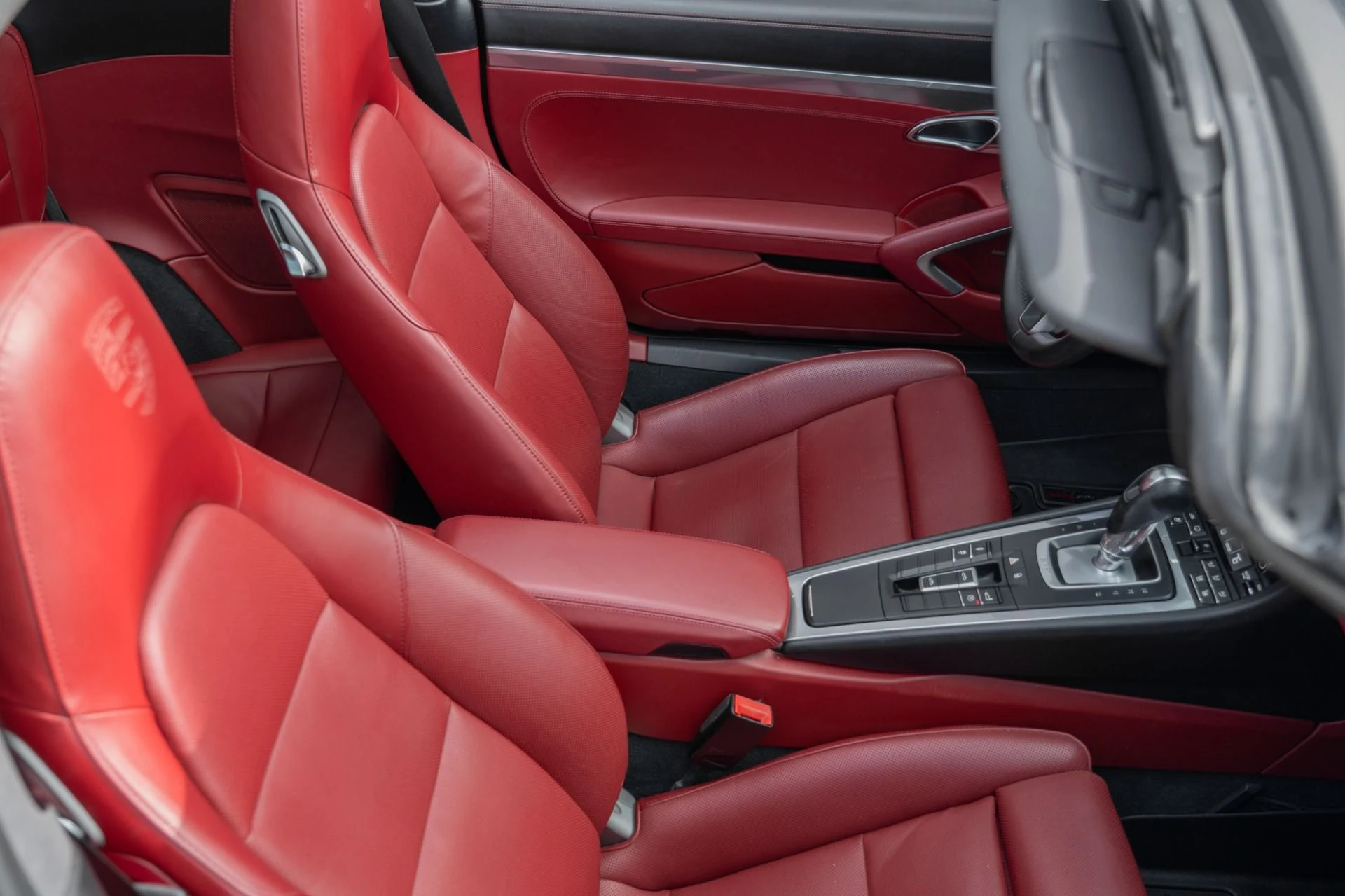 mph038_2973172338_Used_2017_Porsche_911_Targa_4_S_1761592215_3d3faef74f