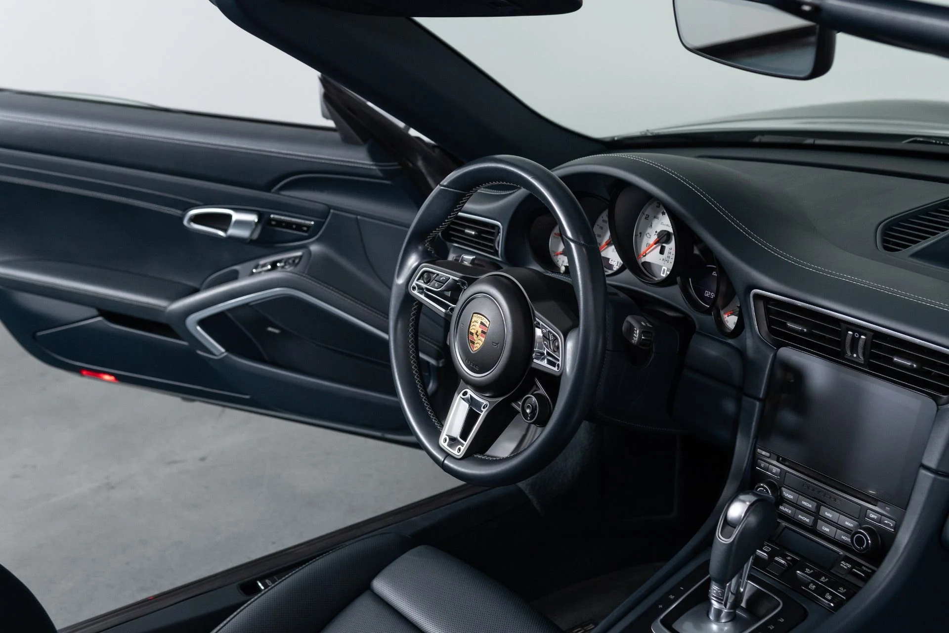 mph038_2987088680_Used_2019_Porsche_911_Turbo_S_1782003484_0908444706