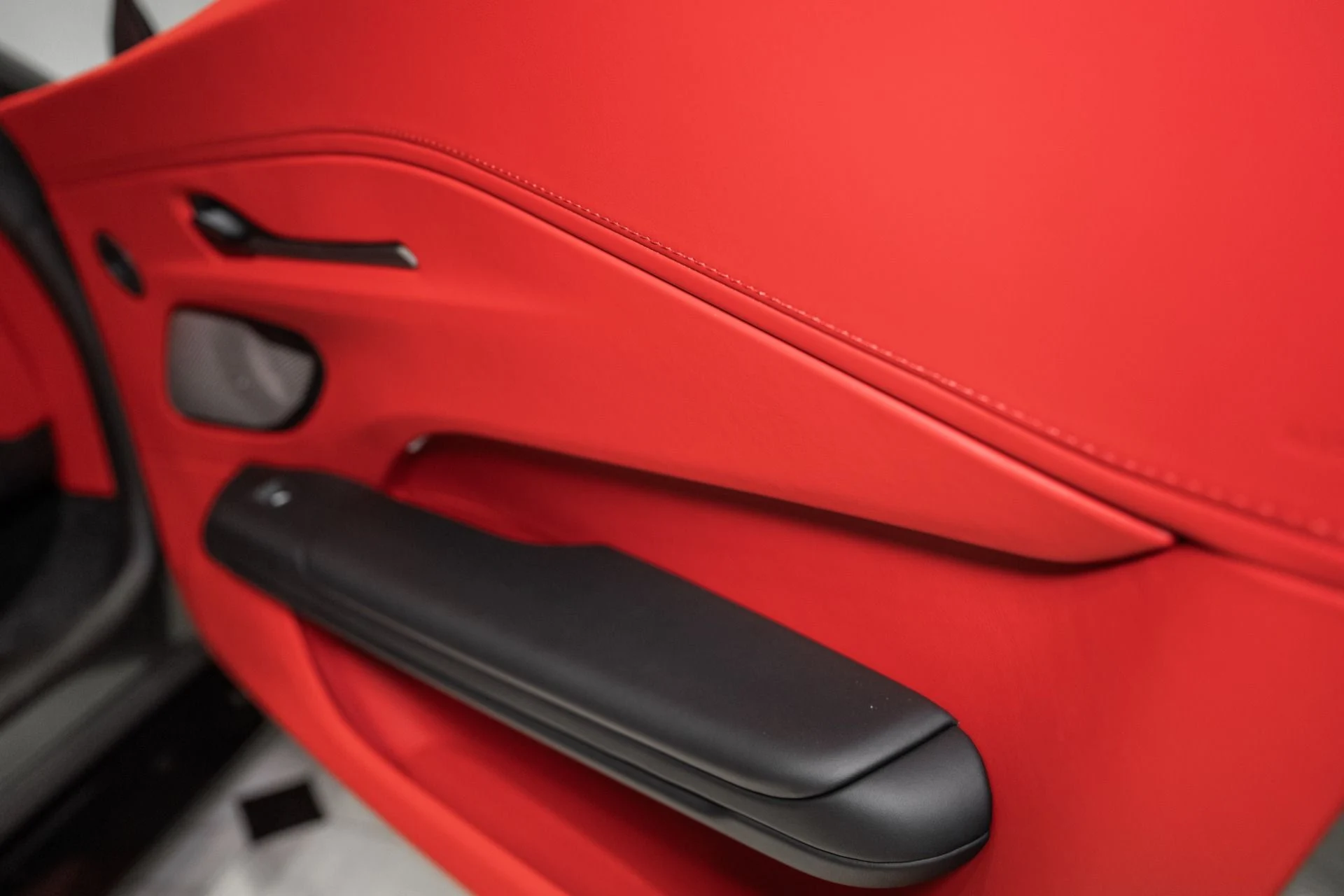 mph038_3004748035_New_2026_Aston_Martin_Vantage_S_Roadster_1781710723_e8be07a521