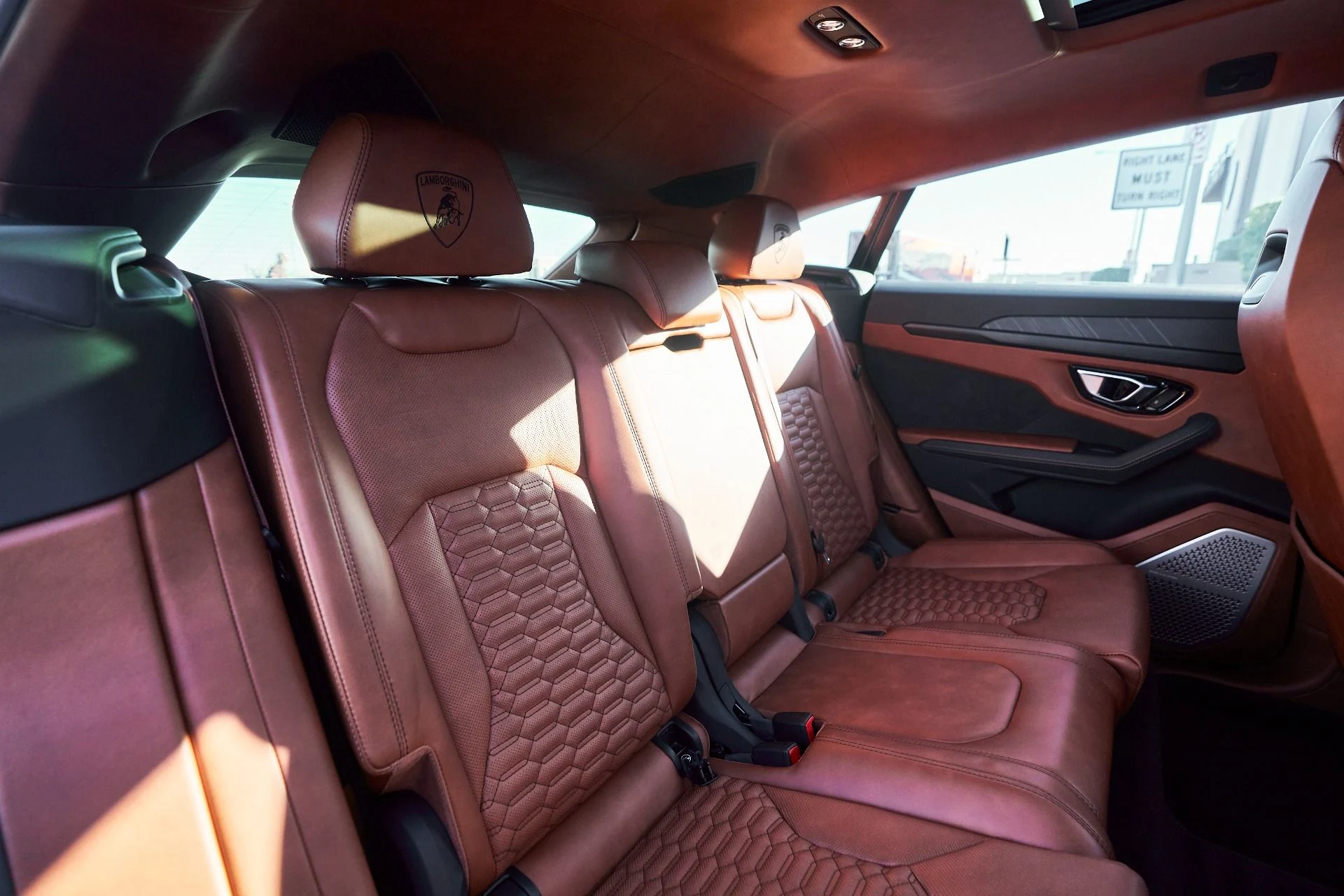 mph038_3008681994_Used_2022_Lamborghini_Urus_1764710476_085a343fec