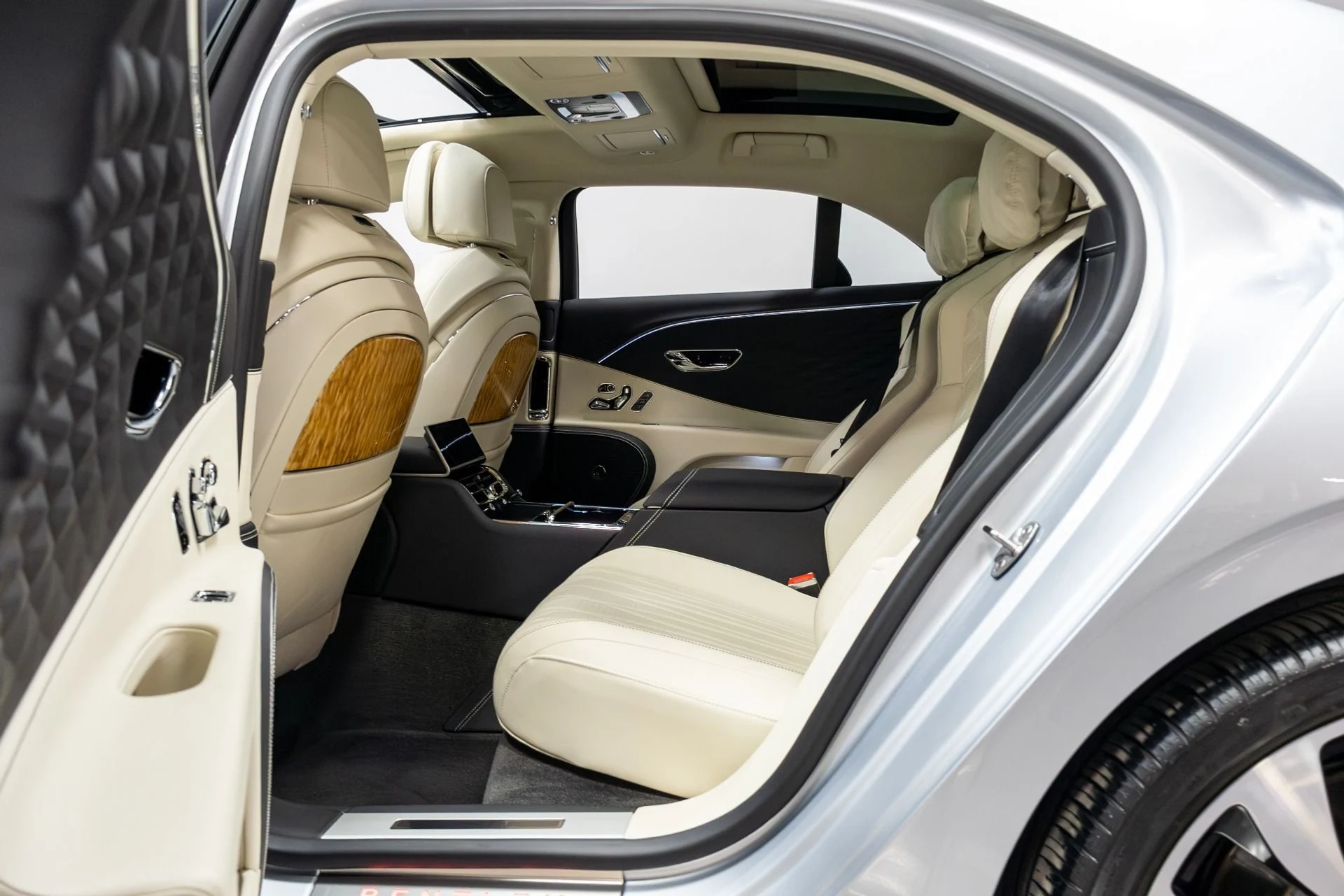 mph038_3024942591_Used_2021_Bentley_Flying_Spur_W12_1772666284_f8b2b1393f