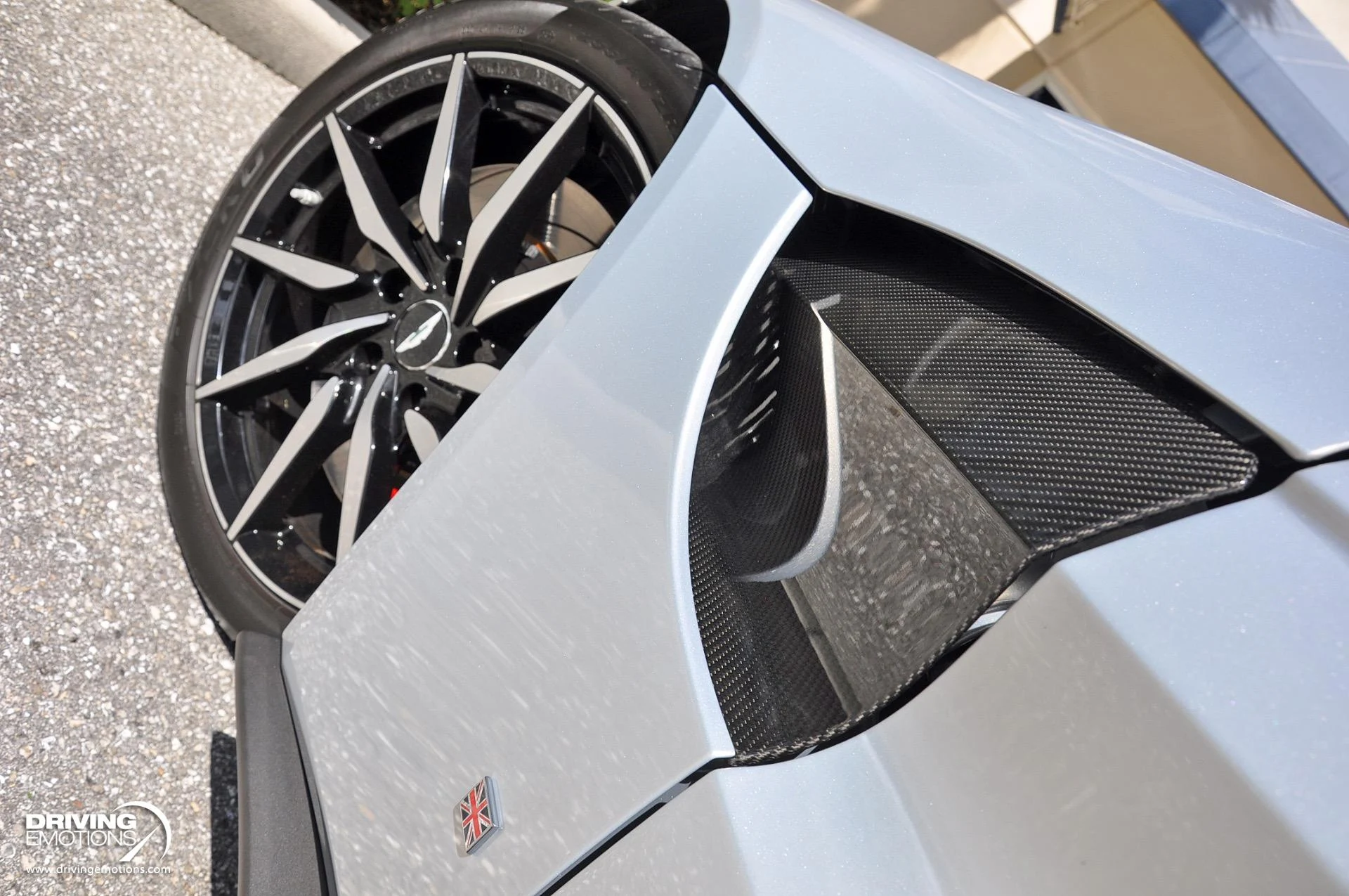 mph038_3025328909_880_p39_l_5e201c5d4f