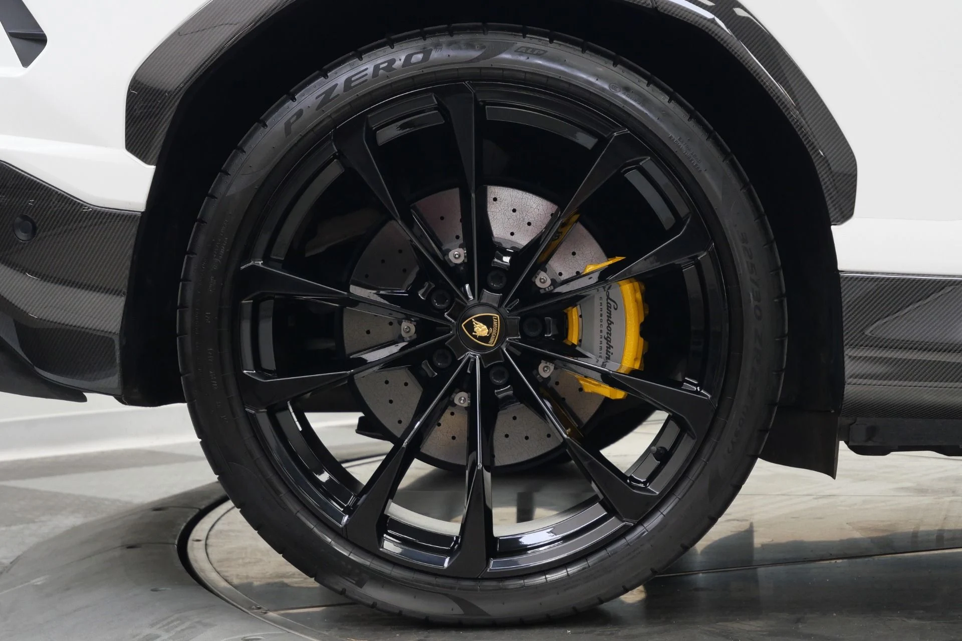 mph038_3062348465_Used_2021_Lamborghini_Urus_Carbon_Fiber_Packs_Inside_and_Out_23_Inch_Wheels_1775930480_84fe393f75