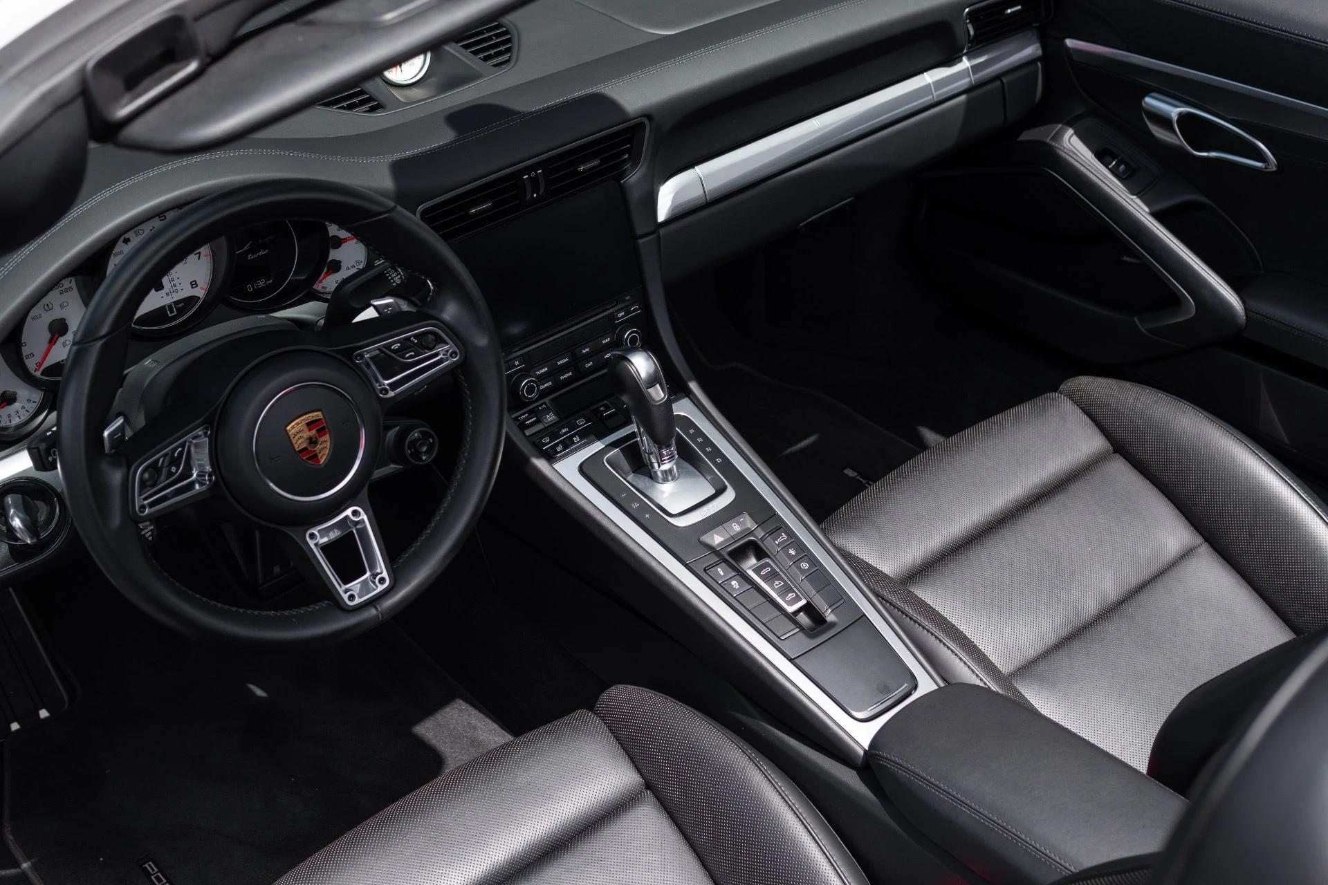 mph038_3080530651_Used_2019_Porsche_911_Turbo_1775252644_471db972f4