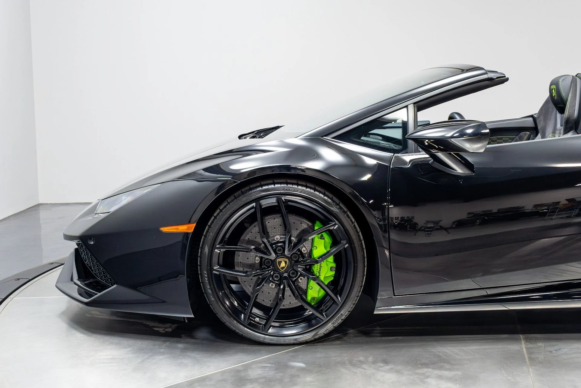 mph038_3088310306_Used_2017_Lamborghini_Huracan_1775865662_5cff683e81
