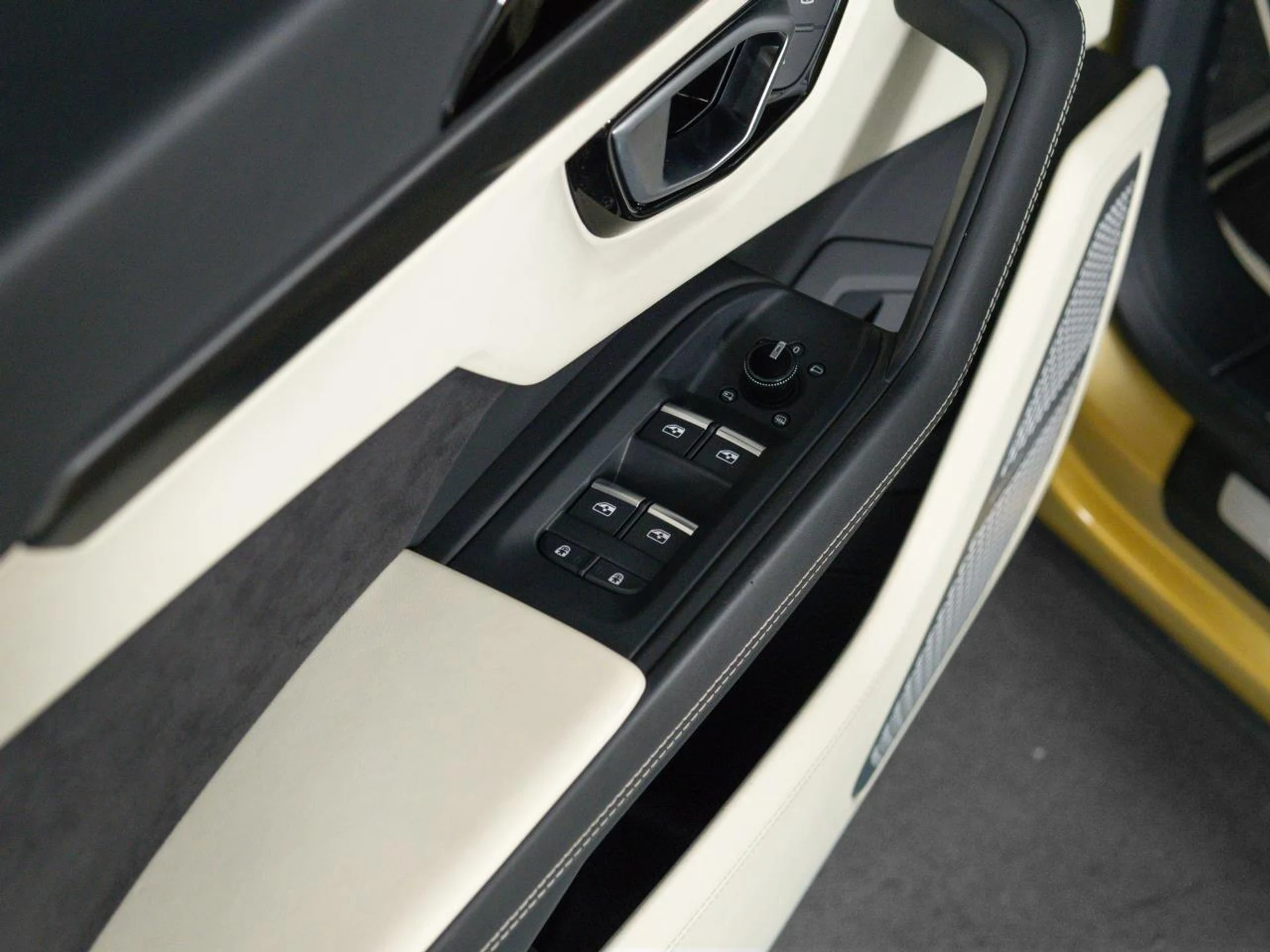 mph038_3096265707_Used_2023_Lamborghini_Urus_S_1785169230_84c65a04e1