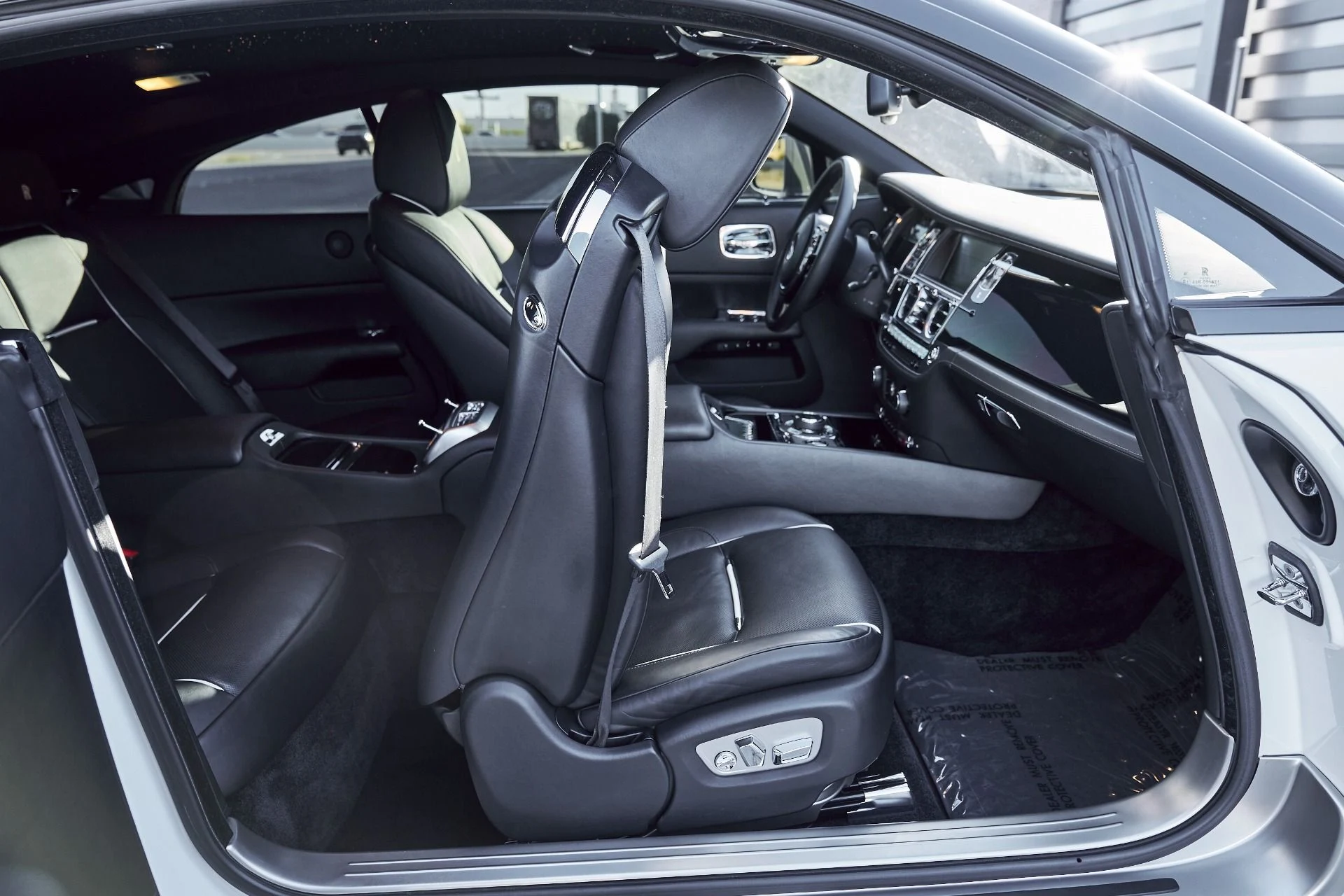 mph038_31004782_Used_2015_Rolls_Royce_Wraith_Base_1767063552_a5526d4f51