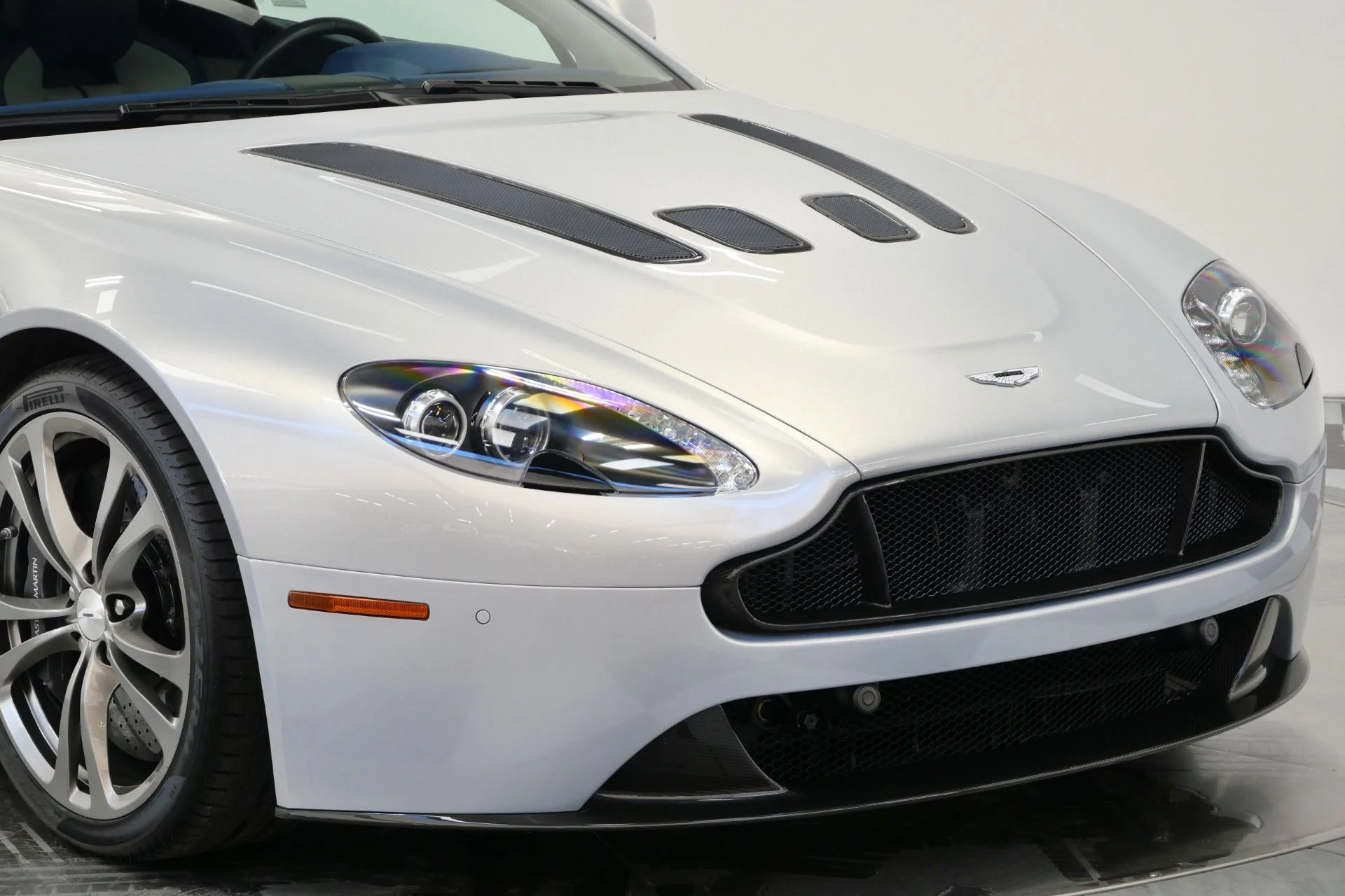 mph038_3107253864_Used_2017_Aston_Martin_Vantage_Roadster_7_Speed_Manual_Limited_1_of_100_for_the_USA_1765816519_4f1c430483