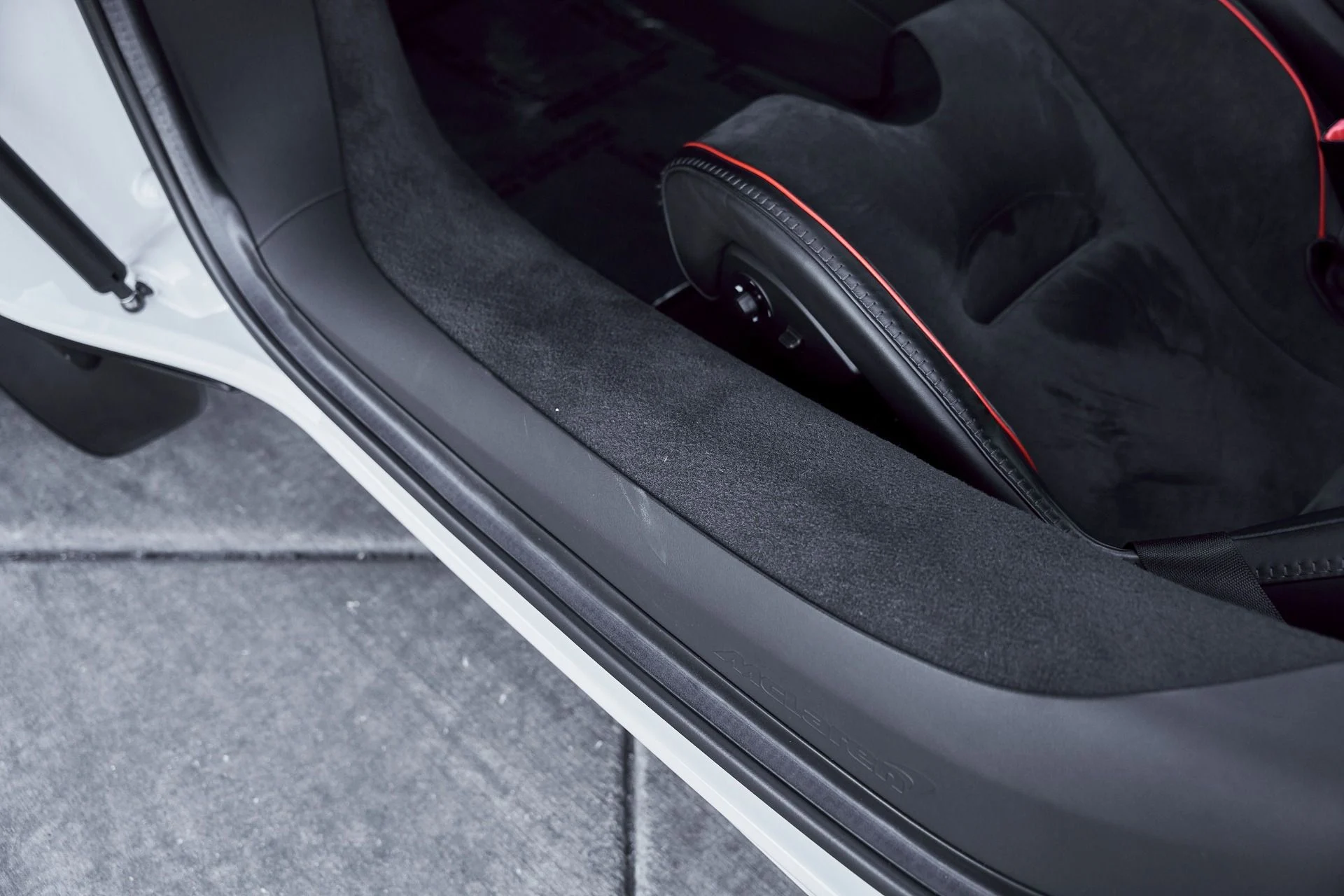 mph038_3108149360_Used_2023_Mc_Laren_Artura_1773773924_a3cfe4deab