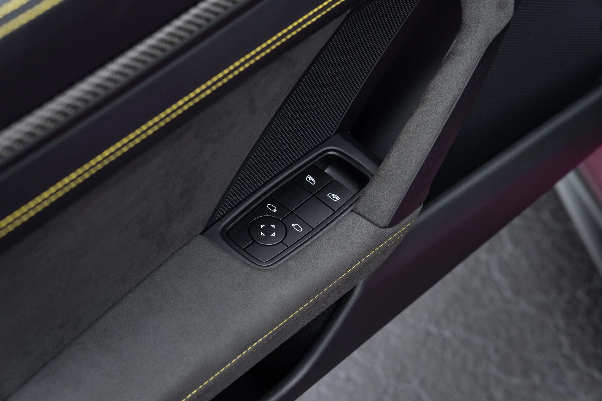 mph038_3135029170_Used_2024_Porsche_911_GT_3_1776966322_136cb1f66b