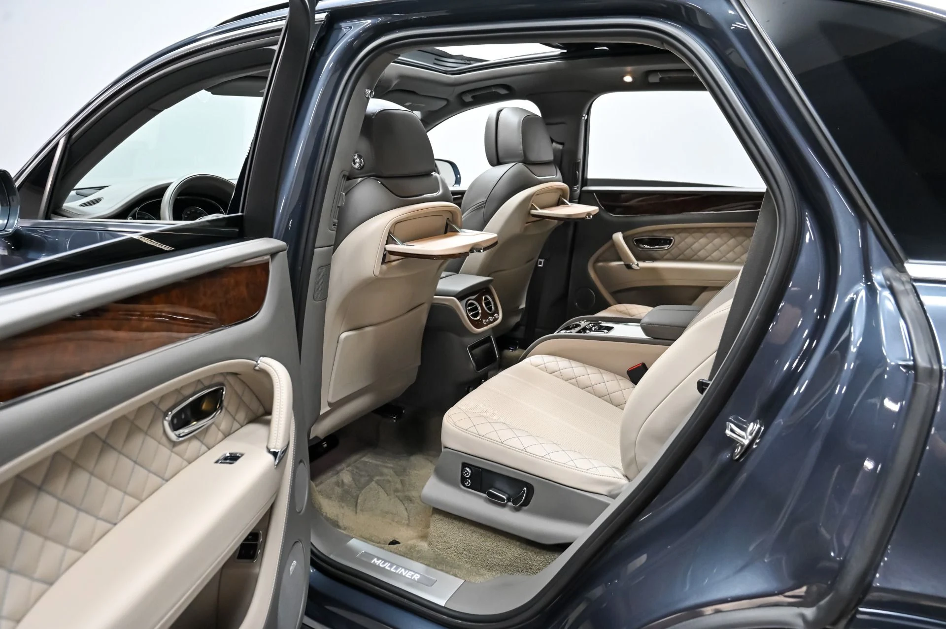 mph038_3136583046_Used_2018_Bentley_Bentayga_Mulliner_1757711699_d32d3dfd32