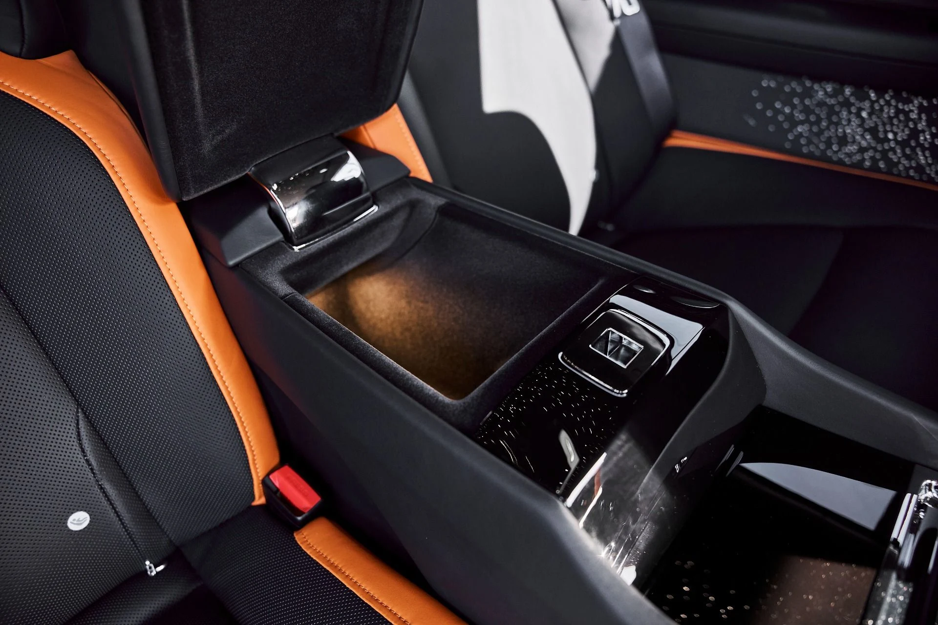 mph038_3142701939_Used_2025_Rolls_Royce_Spectre_Base_1775246537_e7d38dff3a