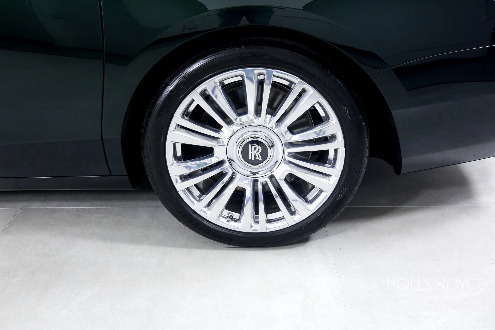 mph038_3149969178_Used_2022_Rolls_Royce_Ghost_1688237023_8acb161418