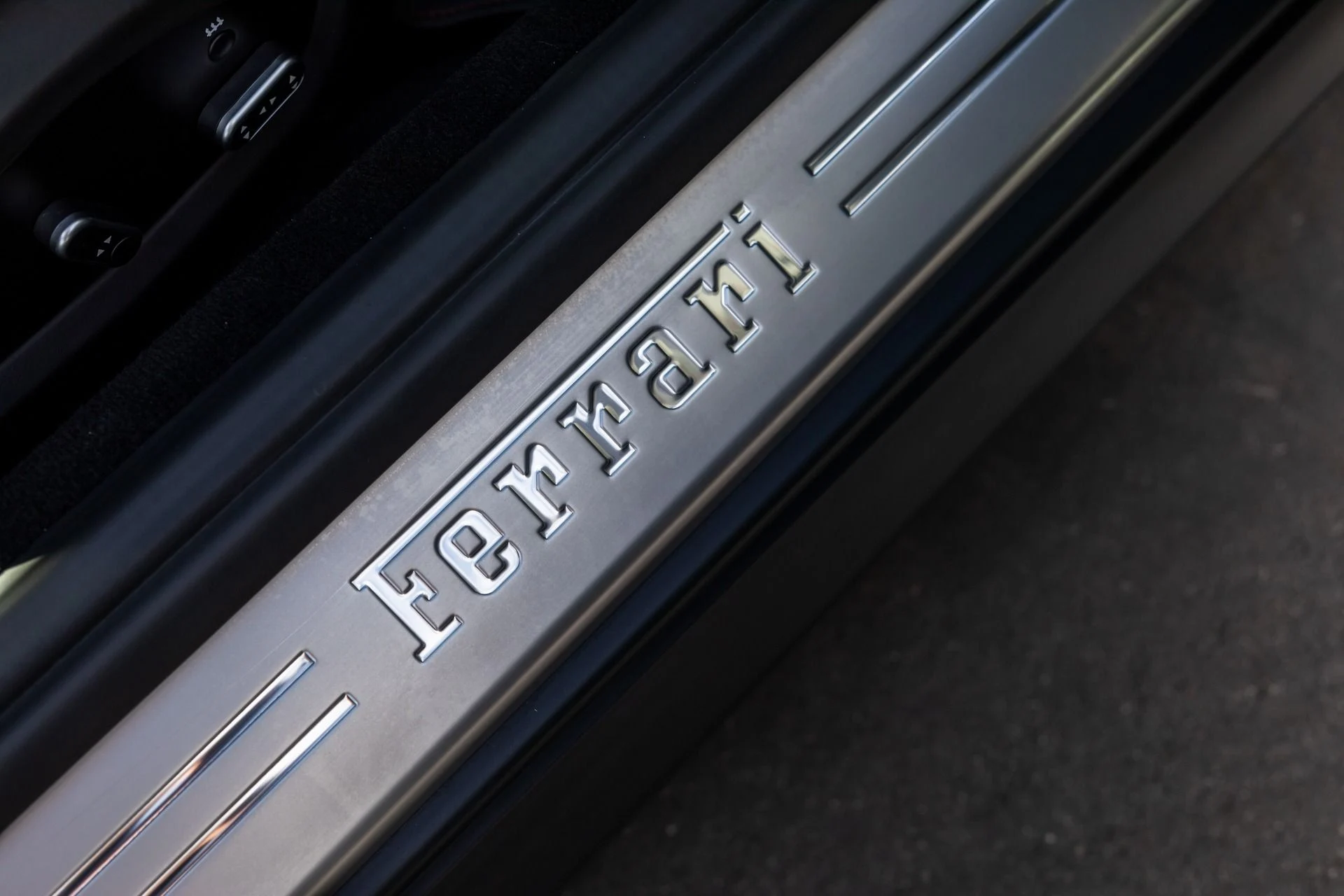mph038_3151734774_Used_2018_Ferrari_GTC_4_Lusso_T_1701305218_49d9aee23b