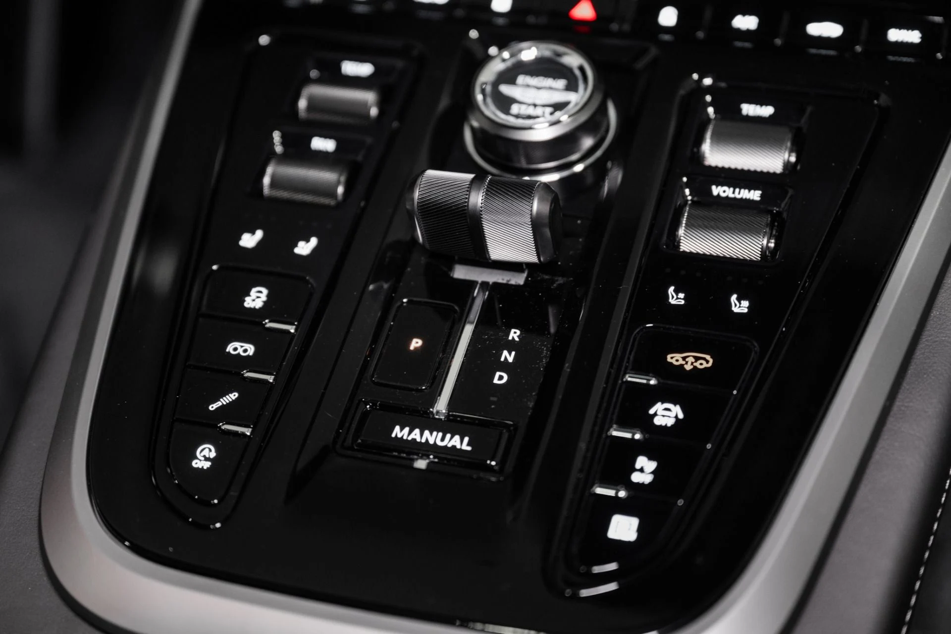 mph038_3167734437_New_2026_Aston_Martin_DBX_707_1765217762_76e2a6b190