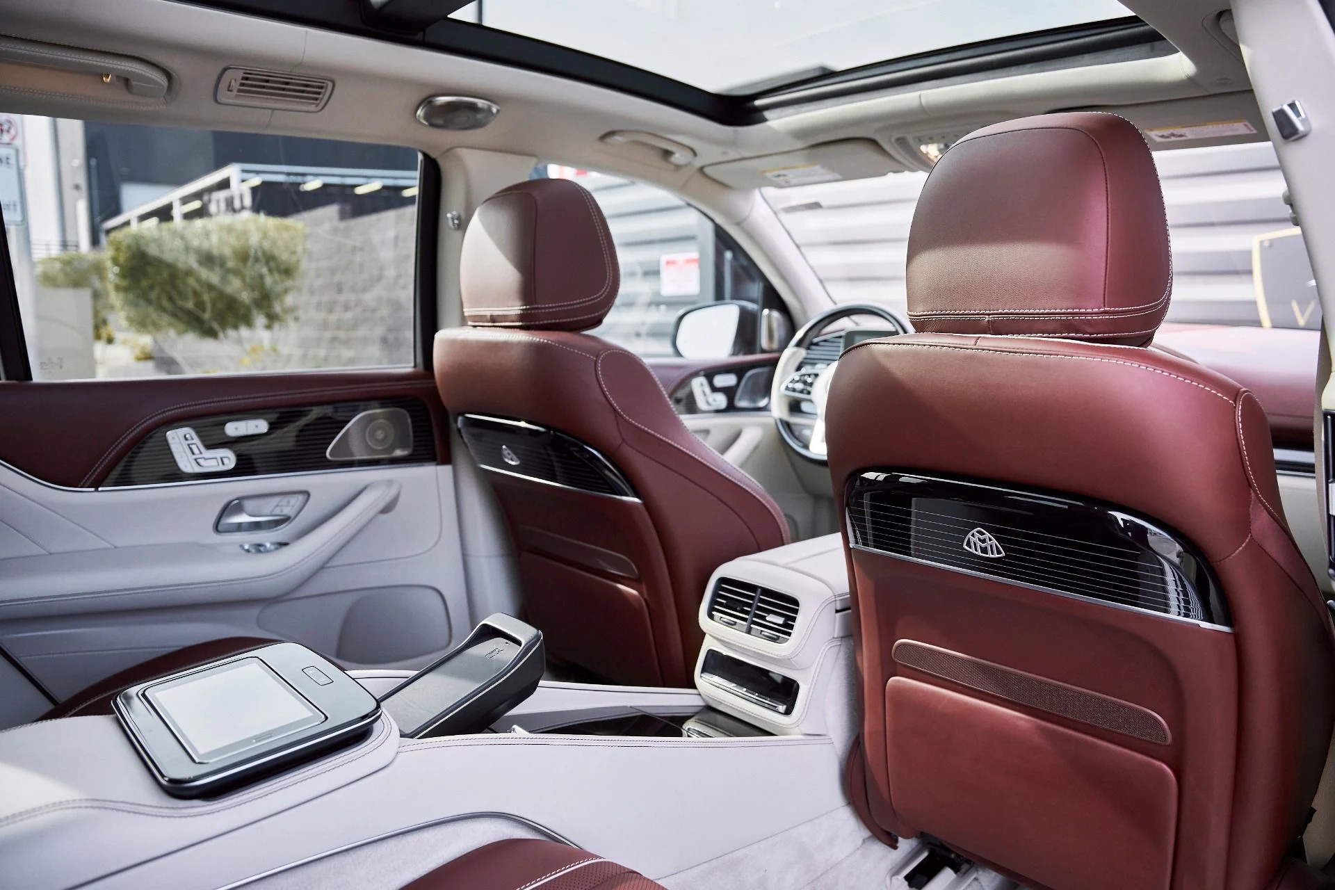 mph038_3178939329_Used_2022_Mercedes_Benz_GLS_Maybach_GLS_600_1769655625_faede8de1f