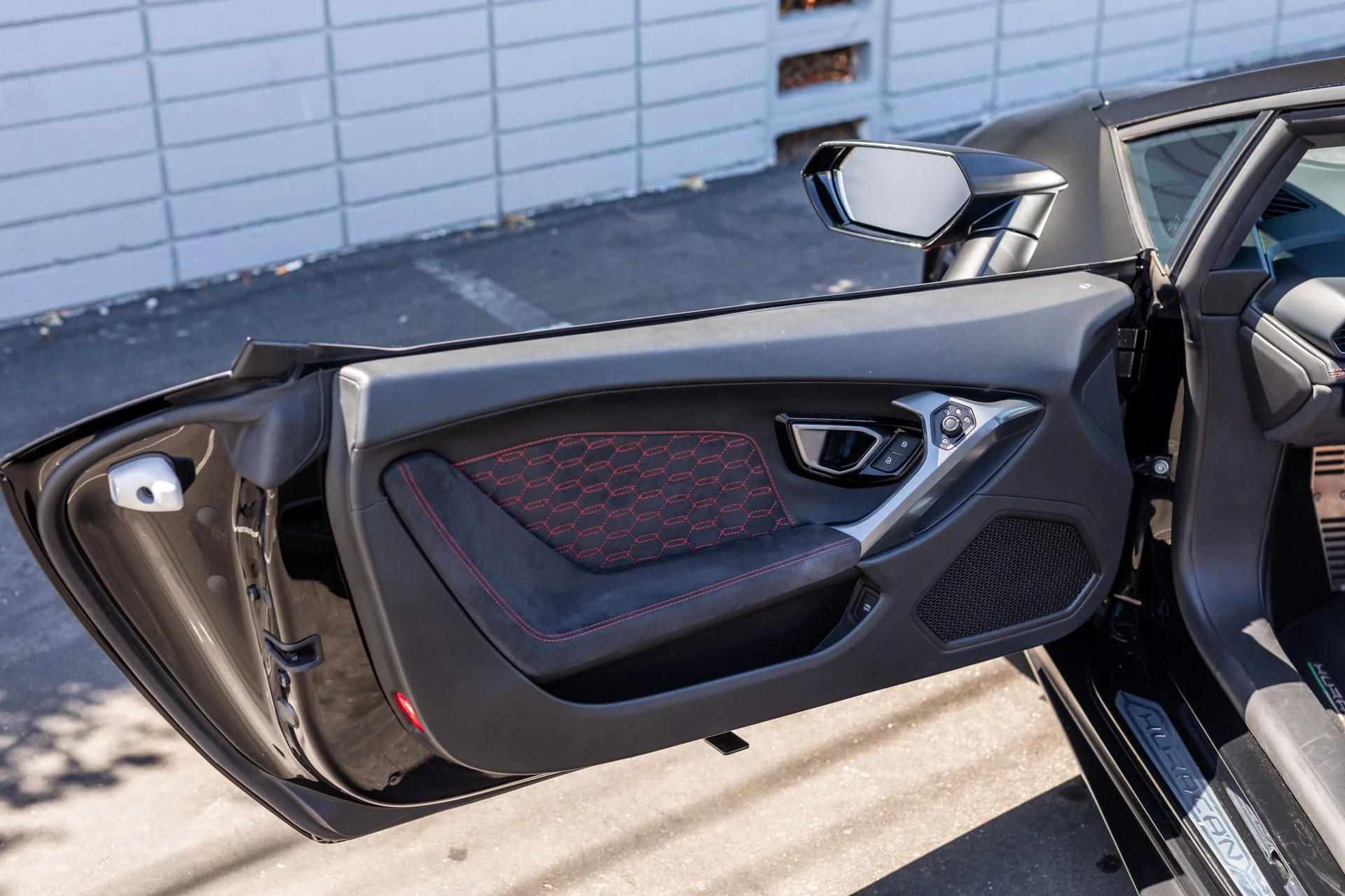 mph038_3184099711_Used_2018_Lamborghini_Huracan_LP_580_2_Spyder_1775682298_207fed0939