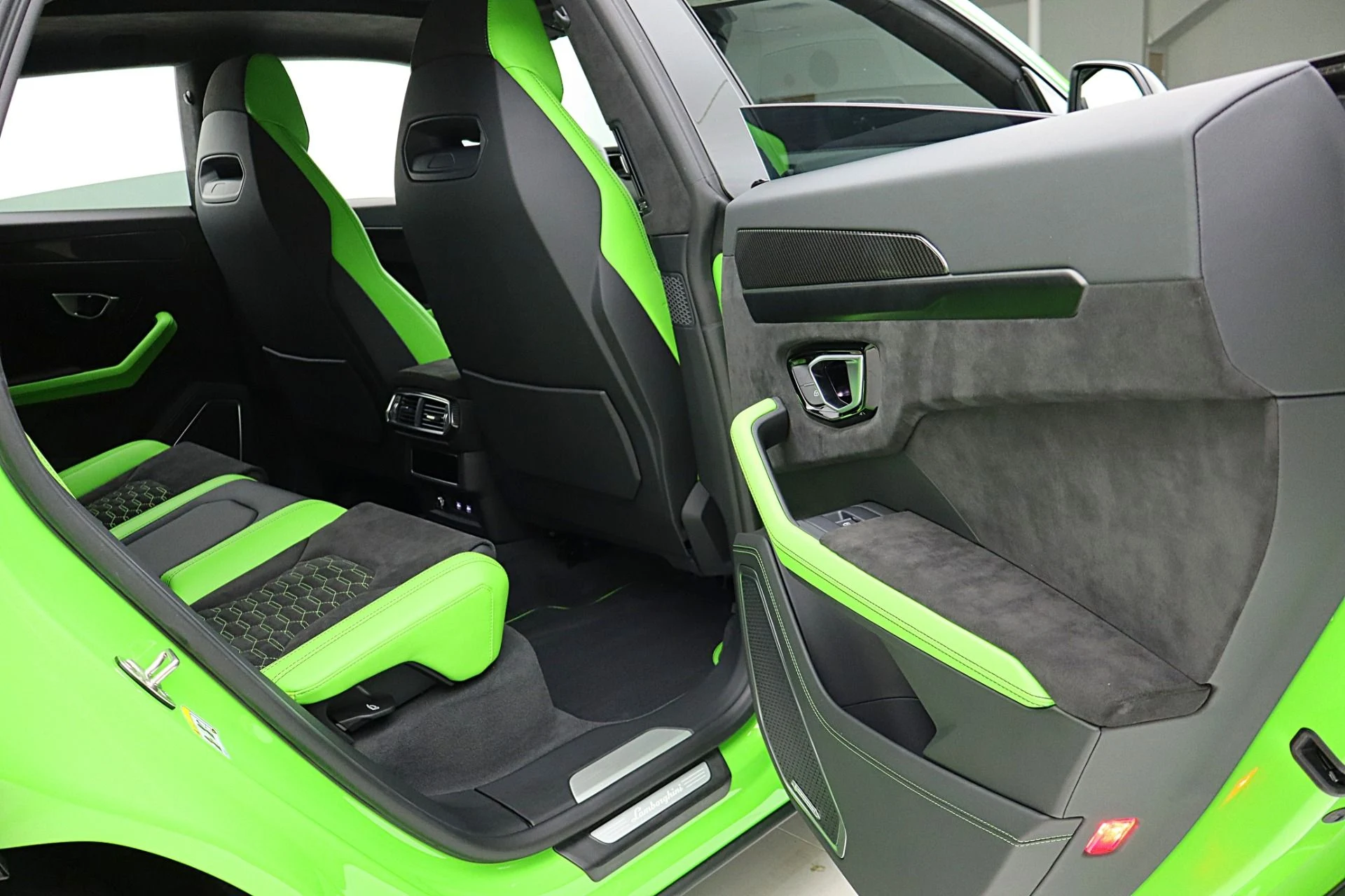 mph038_3185883448_Used_2021_Lamborghini_Urus_SELEZIONE_PRE_OWNED_CERTIFIED_PEARL_CAPSULE_b366439817