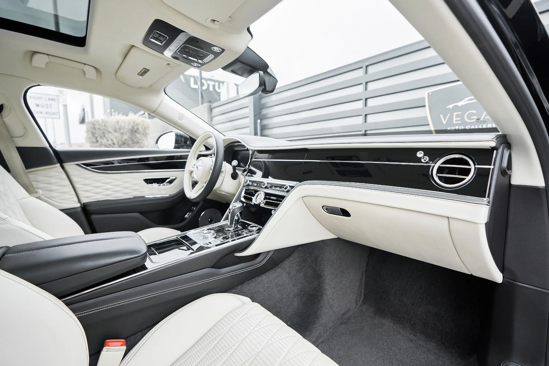 mph038_322031947_Used_2022_Bentley_Flying_Spur_V8_1763502821_e83b016eff