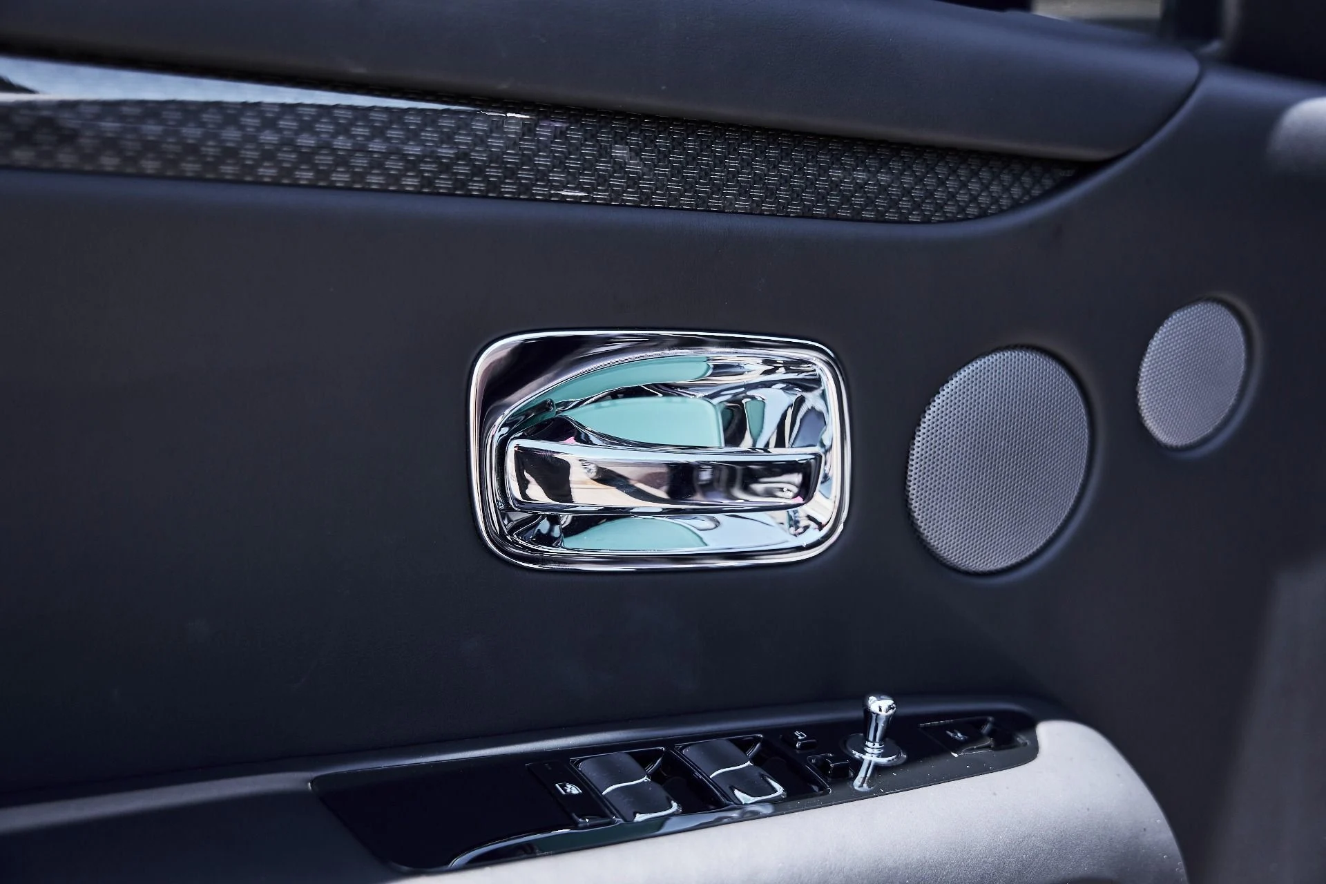mph038_3232315938_Used_2024_Rolls_Royce_Ghost_Base_1781131221_04d27205b4