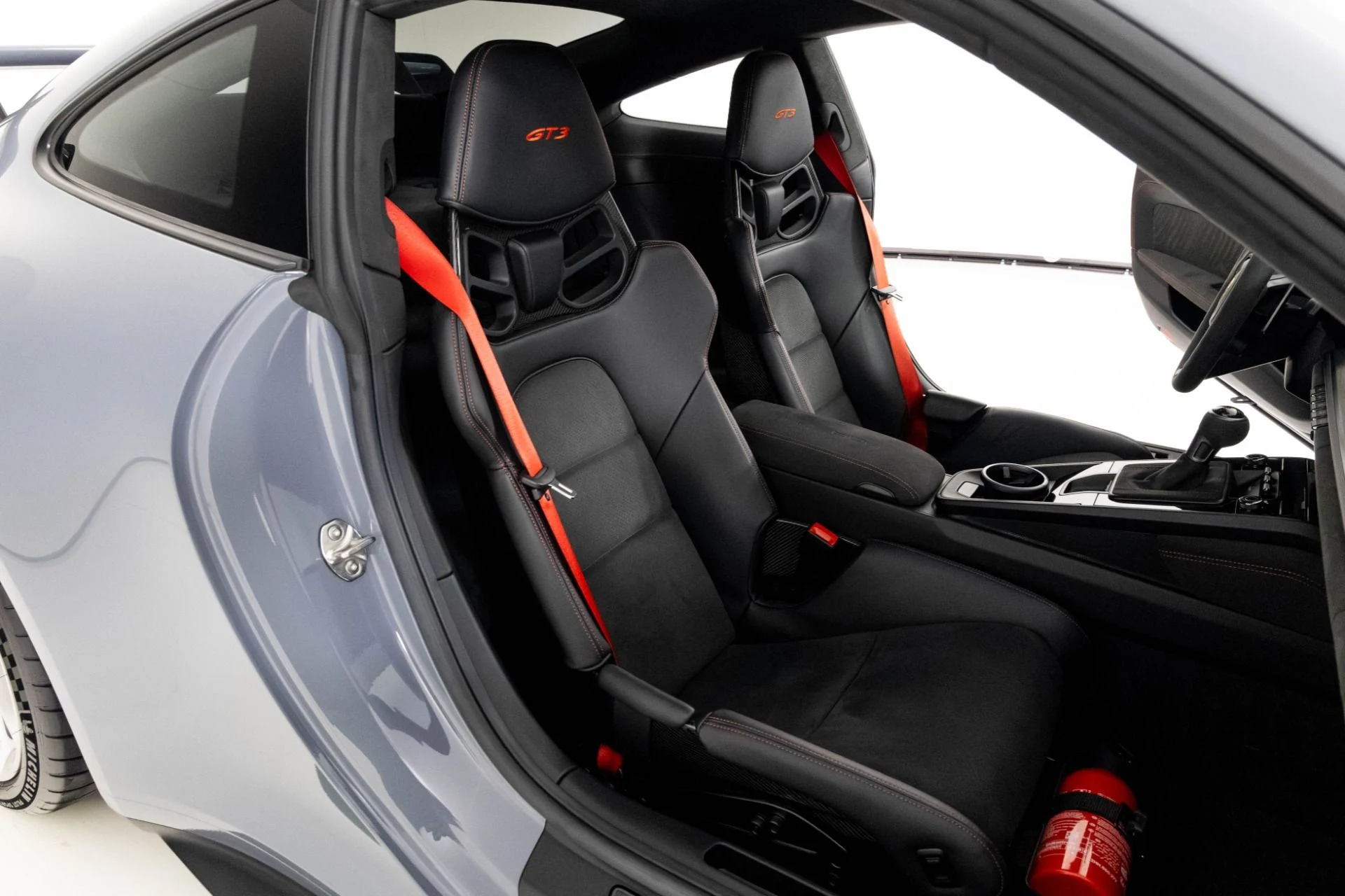 mph038_32364617_Used_2024_Porsche_911_GT_3_1760998093_7626823778