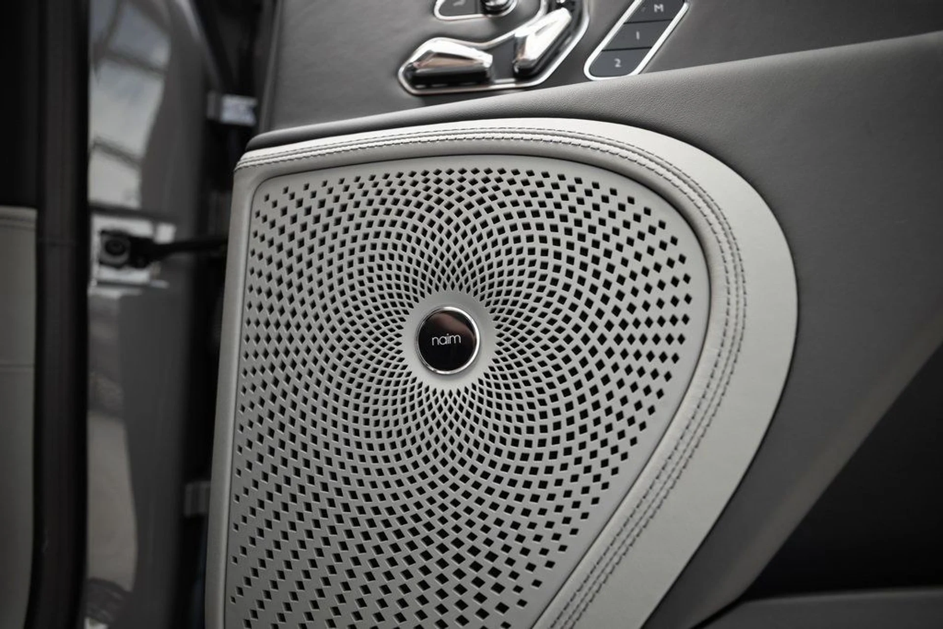 mph038_3239096782_4408110a88d5c4f626b61487e5bfeb18x_f506f883c9