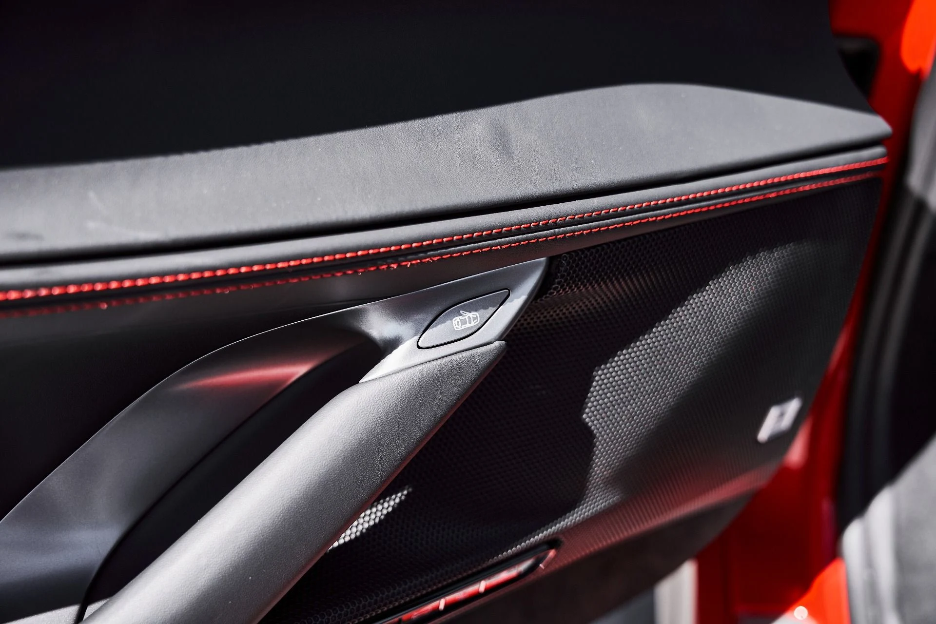 mph038_3244251910_Used_2025_Ferrari_SF_90_Spider_Base_1776296489_642f1c8c72