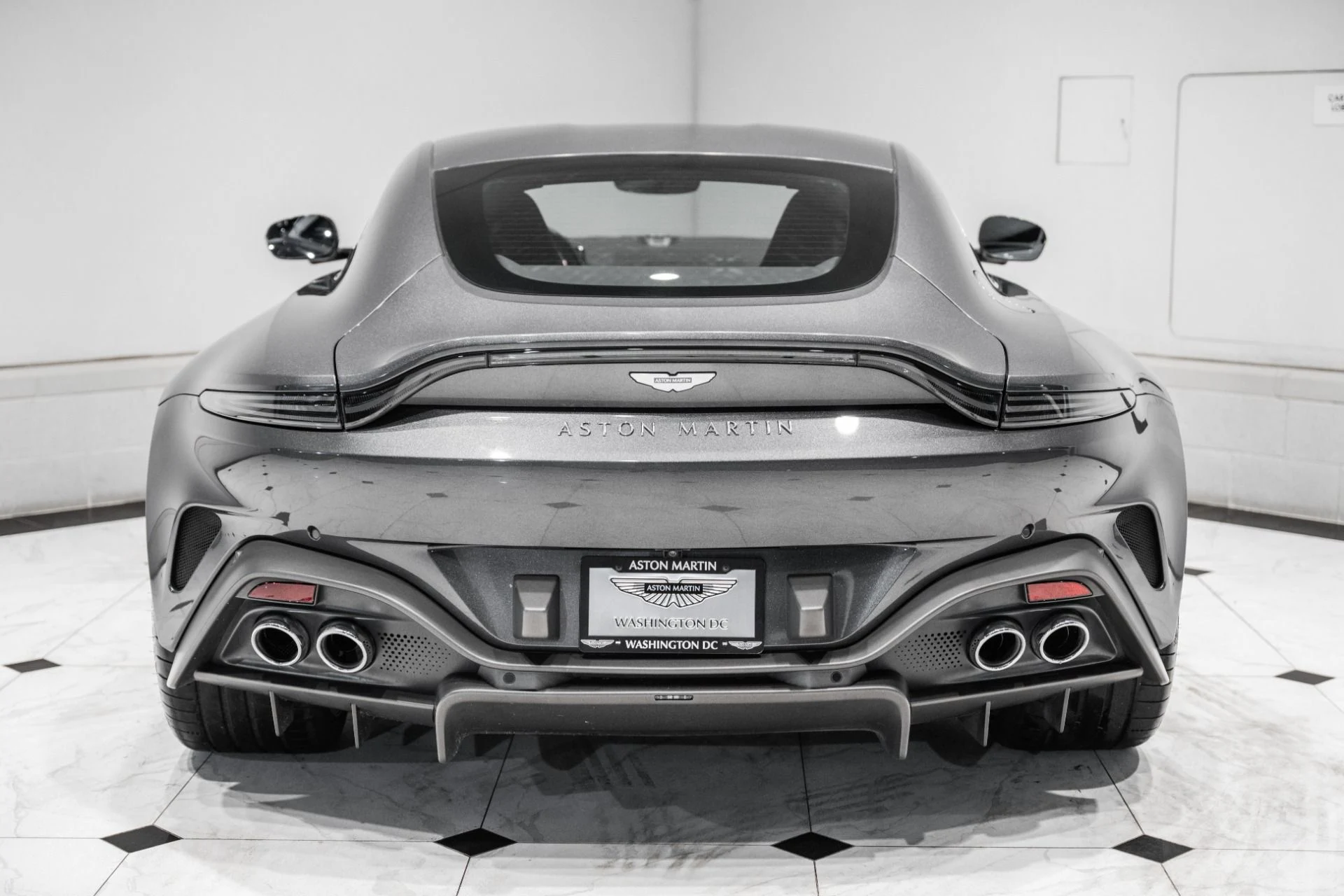 mph038_3245510128_Used_2025_Aston_Martin_Vantage_1784563036_d0daa1eb9c
